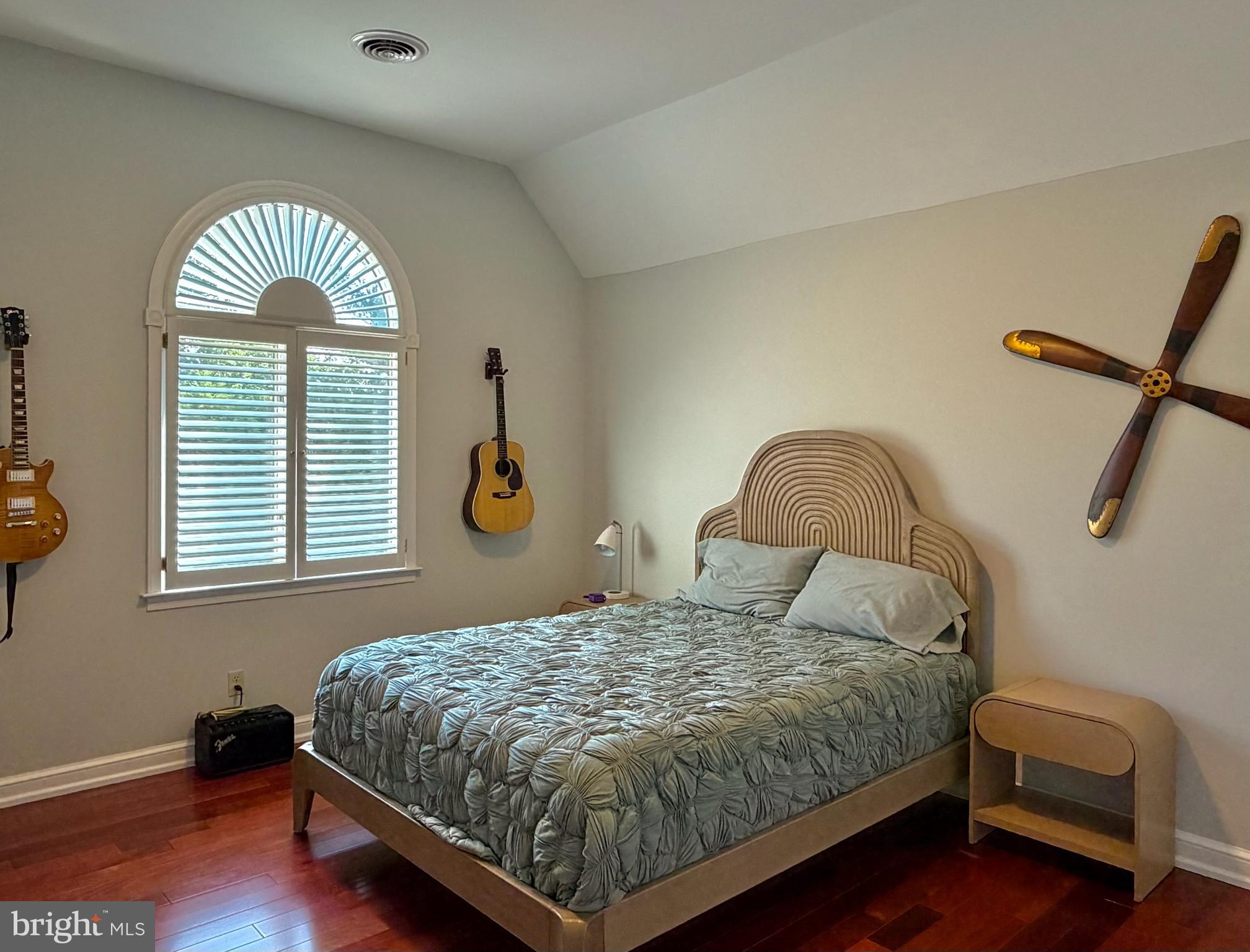 BIRDLAND - Residential