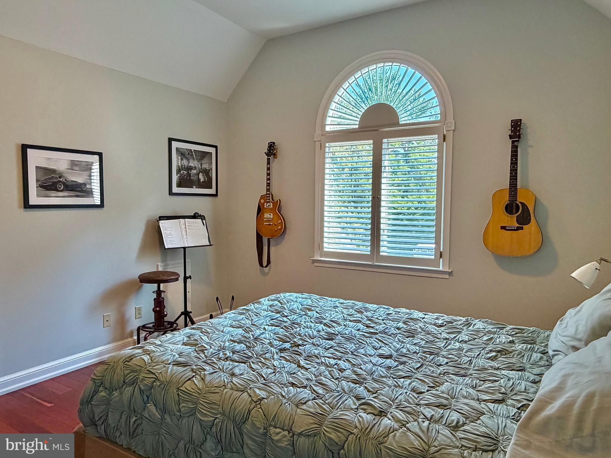 BIRDLAND - Residential
