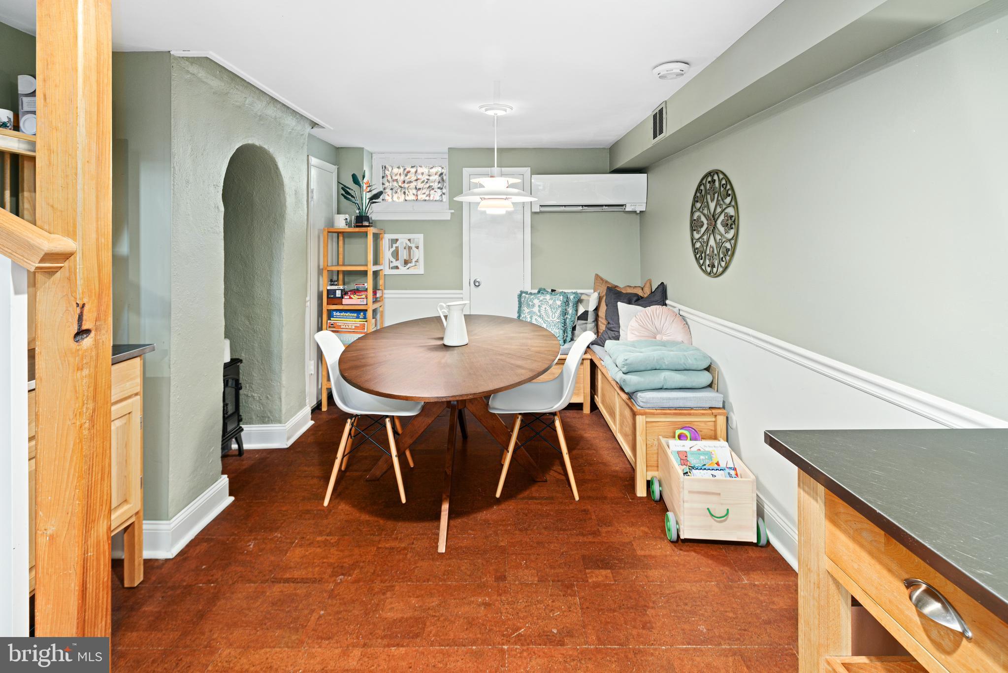 QUEEN VILLAGE - Residential