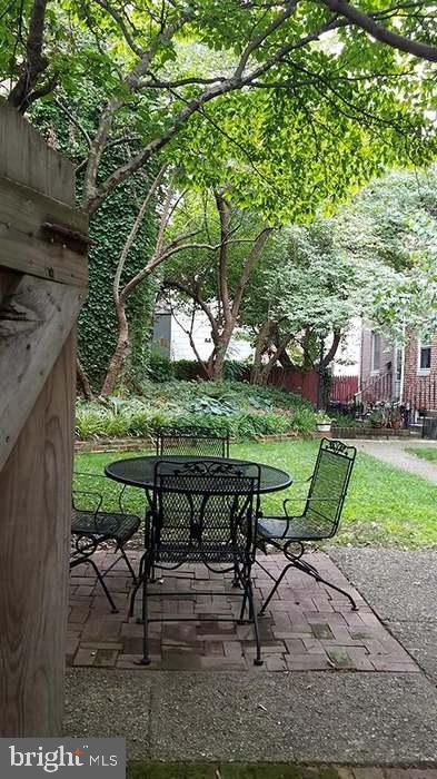 QUEEN VILLAGE - Residential