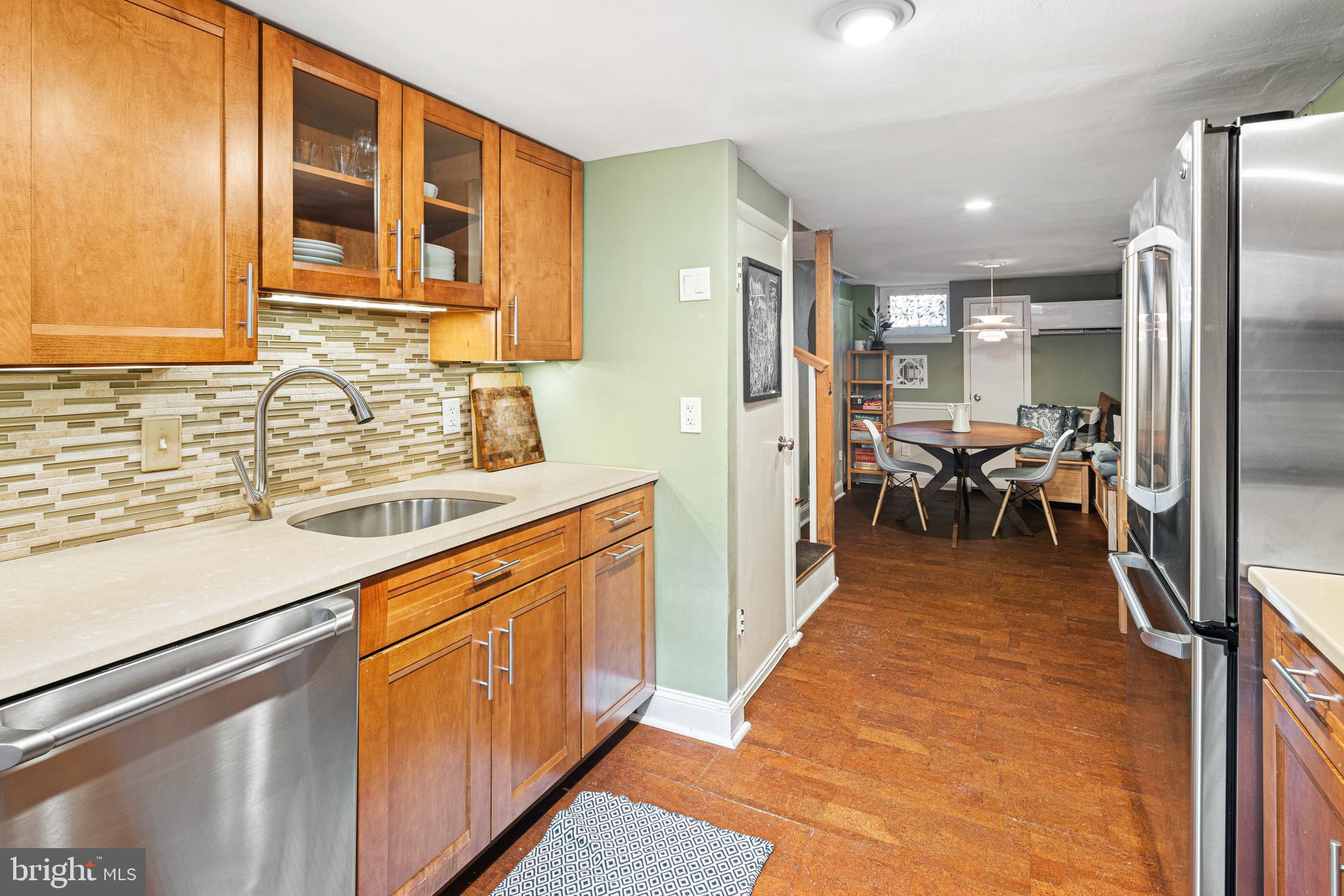 QUEEN VILLAGE - Residential