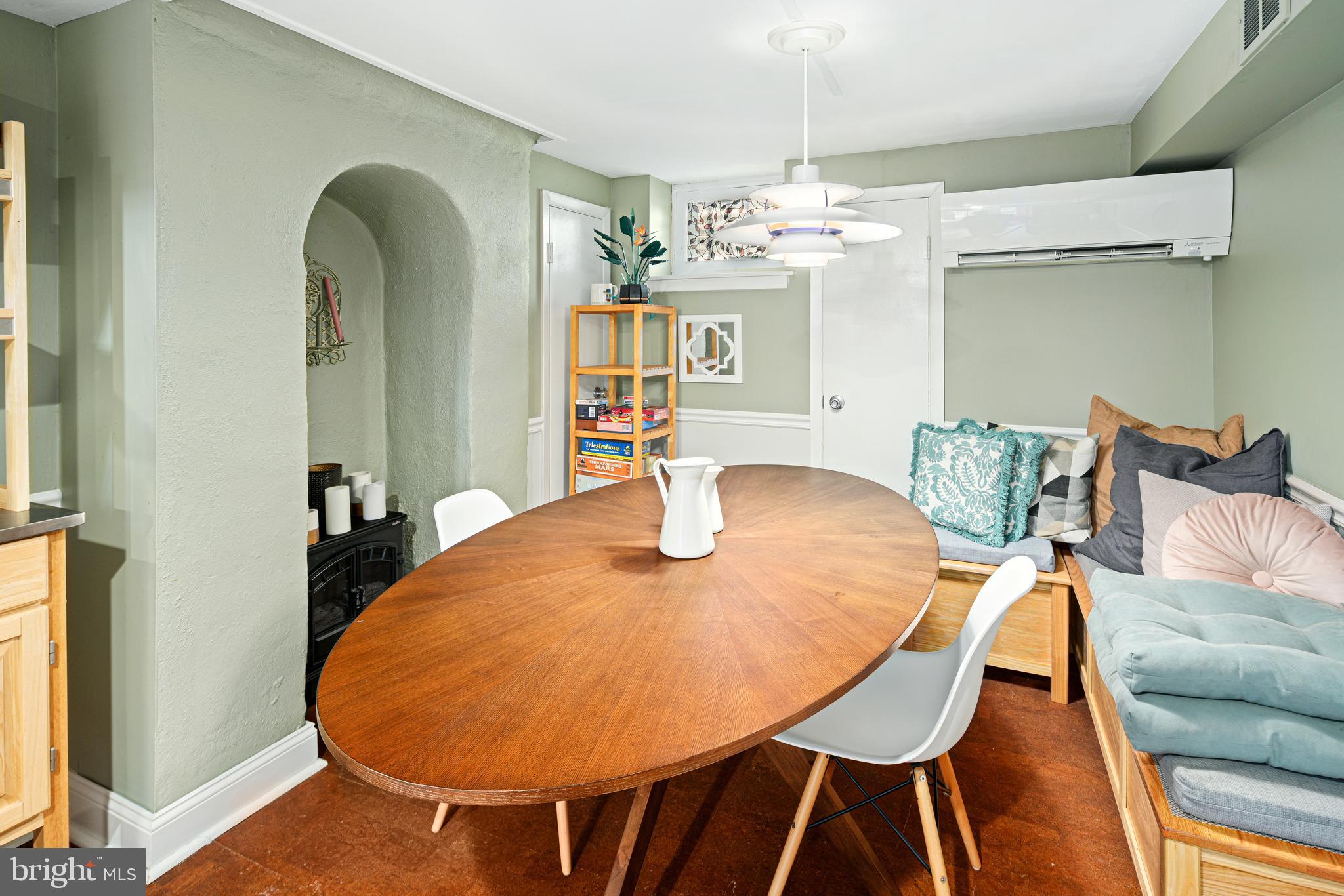 QUEEN VILLAGE - Residential