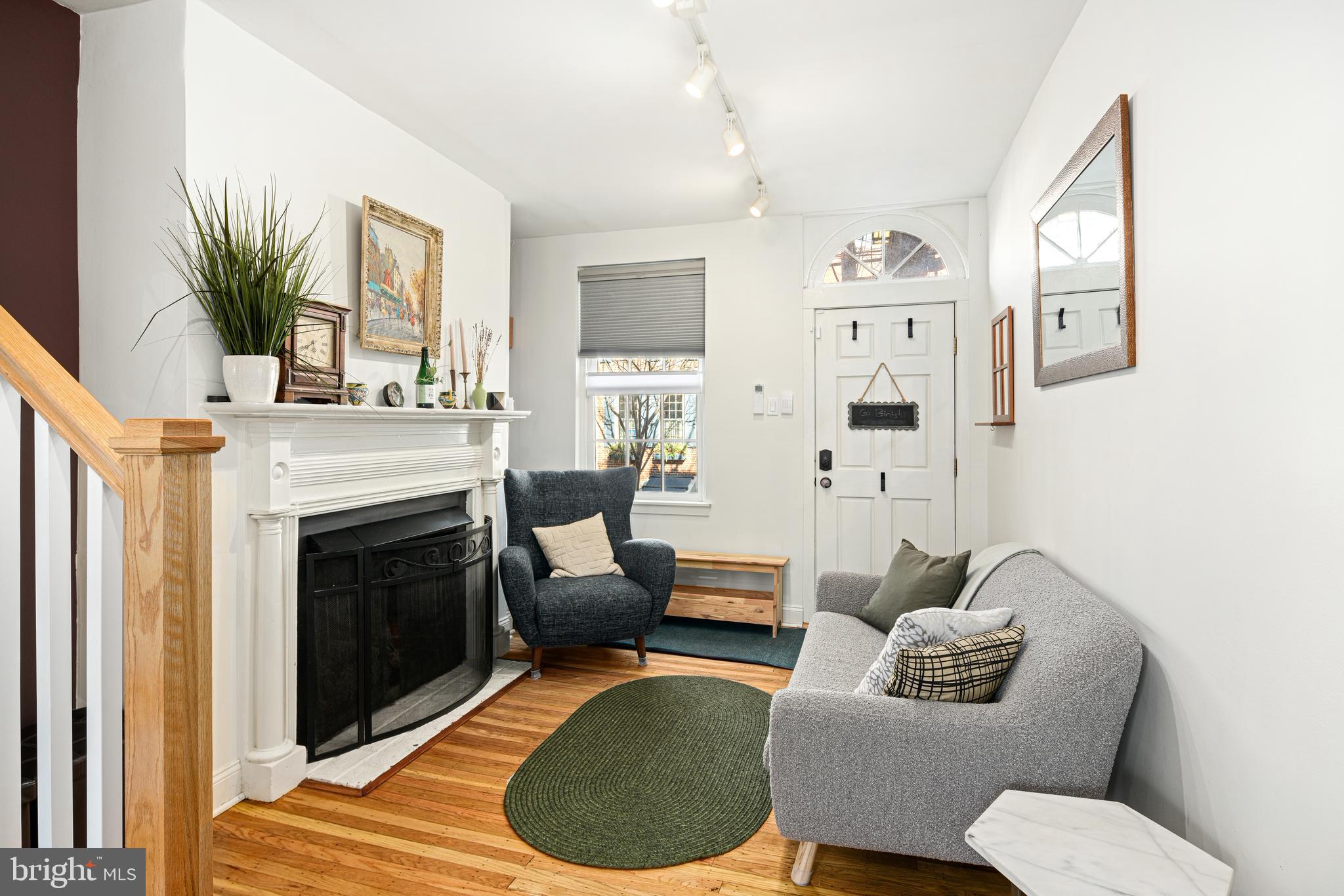 QUEEN VILLAGE - Residential