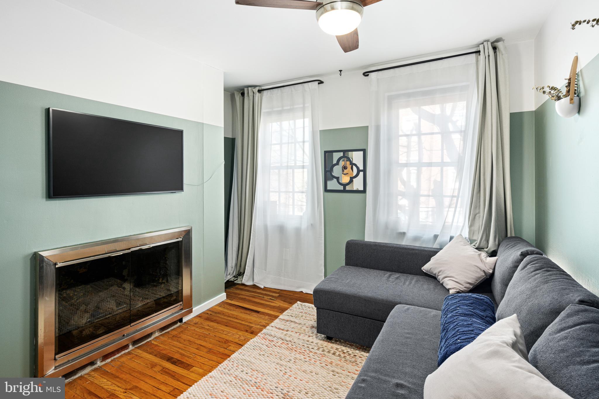 QUEEN VILLAGE - Residential