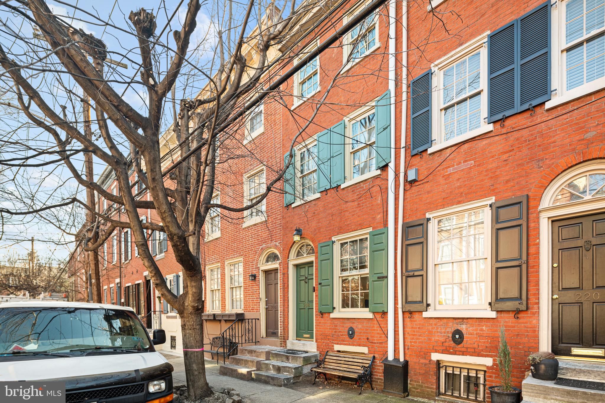 QUEEN VILLAGE - Residential