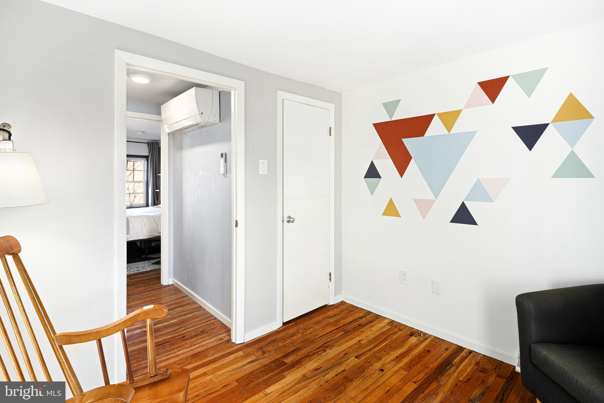 QUEEN VILLAGE - Residential