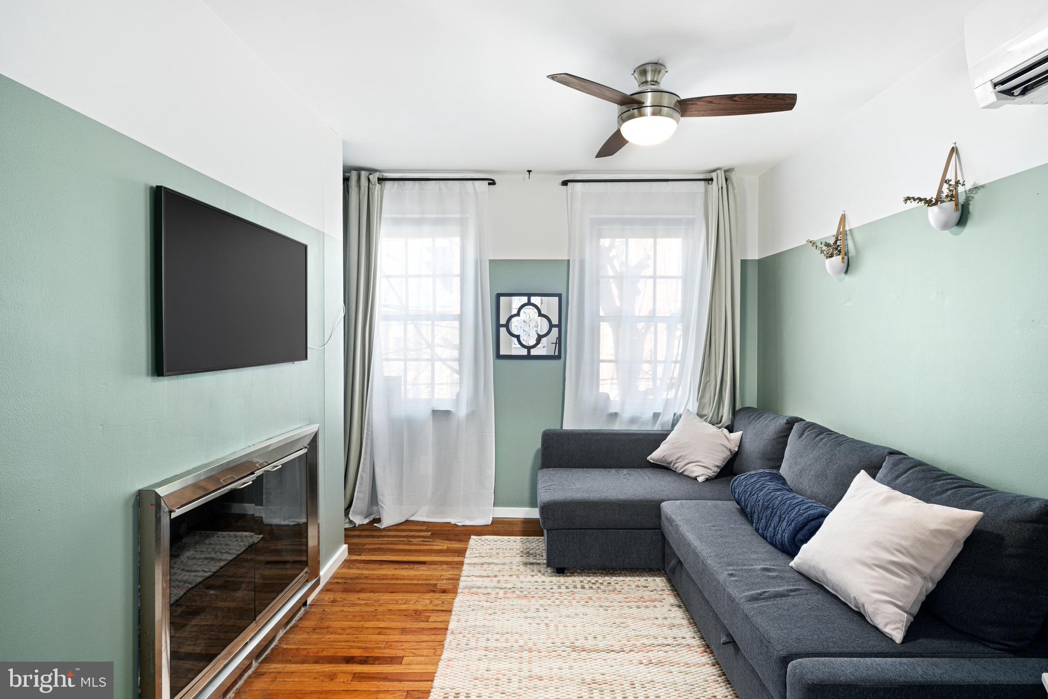 QUEEN VILLAGE - Residential