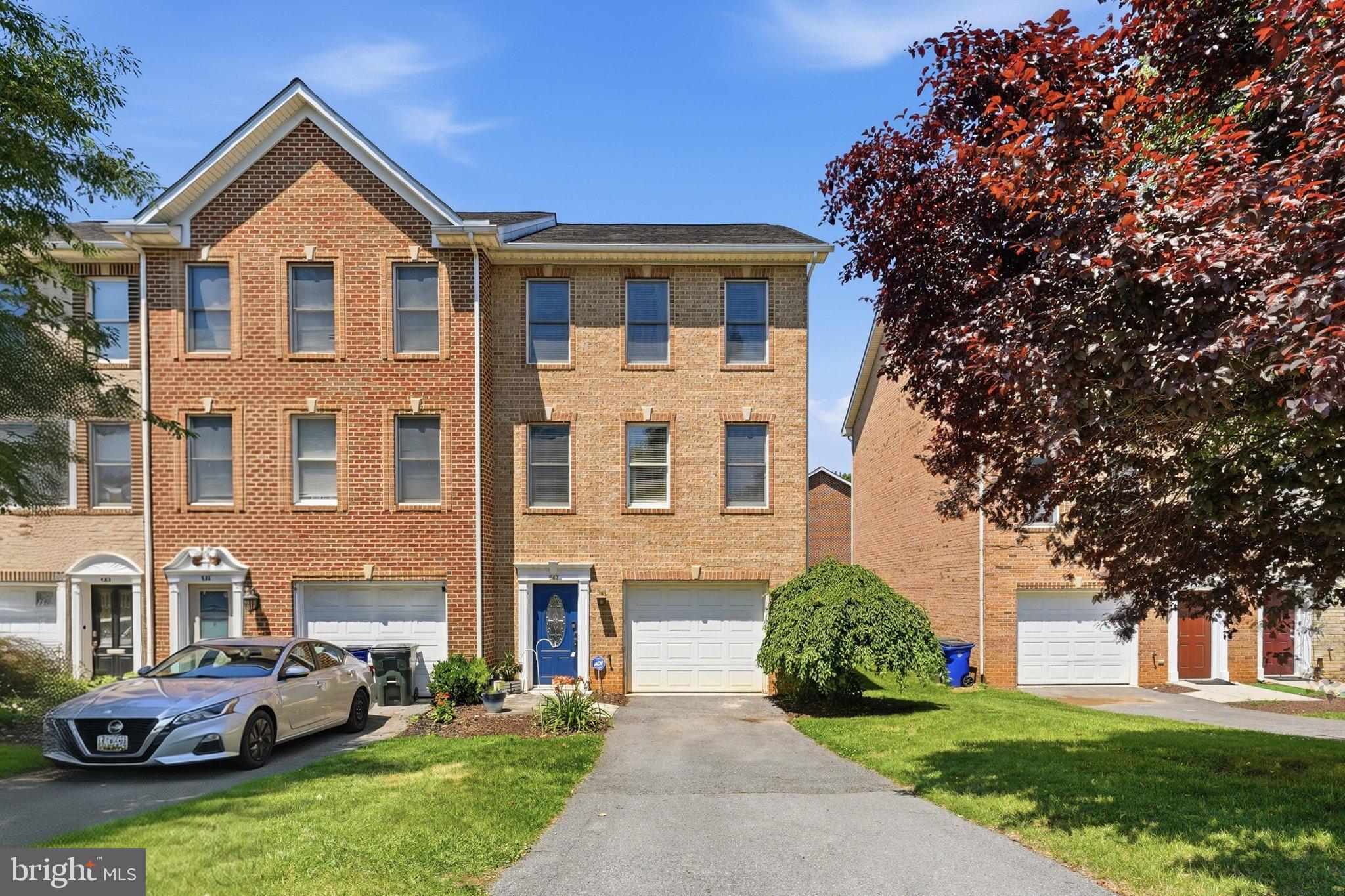 Welcome to 547 Pangborn Blvd, a well-appointed all-brick, 3-story townhome that combines generous living space with an exceptional location.

Situated just steps from the scenic Pangborn Park, this property offers a wonderful lifestyle extension right outside your front door. Residents can easily enjoy daily strolls around the peaceful lake, utilize the tennis and basketball courts, or appreciate the expansive green spaces without the maintenance of a large yard.

Spanning three fully finished levels with over 2,100 square feet, the interior layout is both functional and inviting. The lower entry level features a versatile recreation room with a direct walkout—perfect for a quiet home office, gym, or media room. The main living tier centers around a spacious, light-filled kitchen that opens directly to an elevated rear deck, alongside a formal dining area, comfortable living room, and a powder room. Upstairs, the top floor houses the primary suite with a private en-suite bath, two additional bedrooms, a full hall bathroom, and convenient upper-level laundry.

An attached front-entry garage and private driveway provide effortless parking. Offering comfort, excellent space, and an unbeatable park side setting, this property is ready to welcome its next owners.