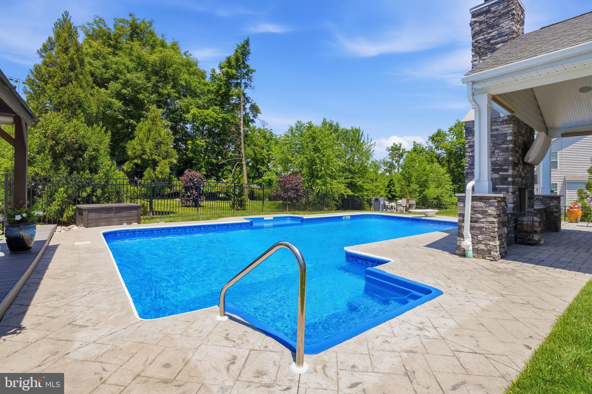 OAKVIEW ESTATES - Residential