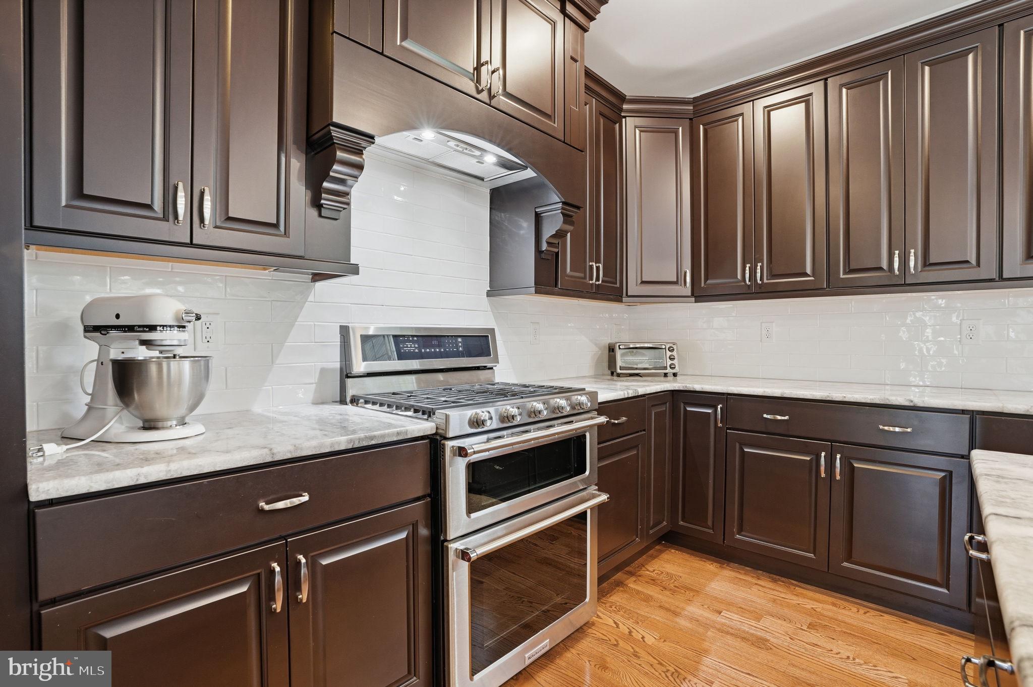 OAKVIEW ESTATES - Residential