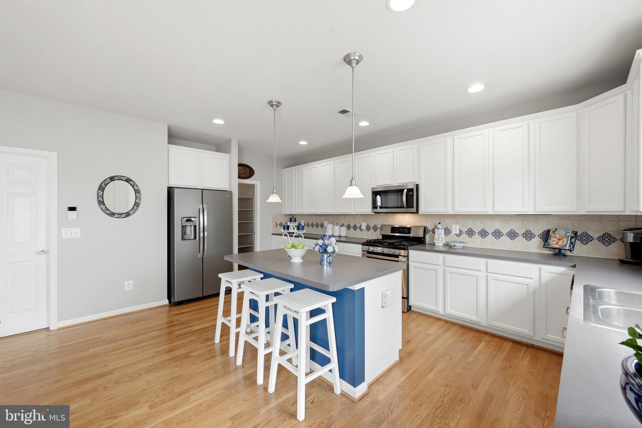 WAKELAND MANOR - Residential