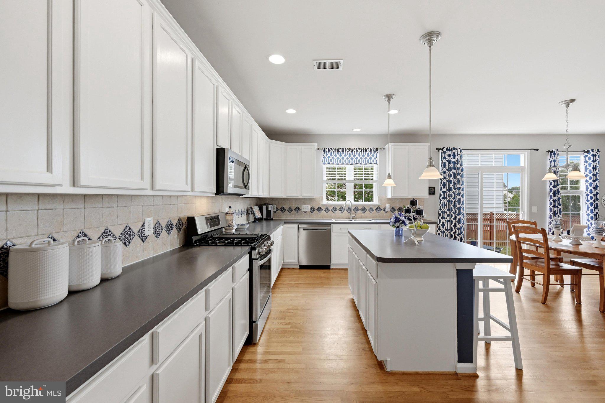 WAKELAND MANOR - Residential