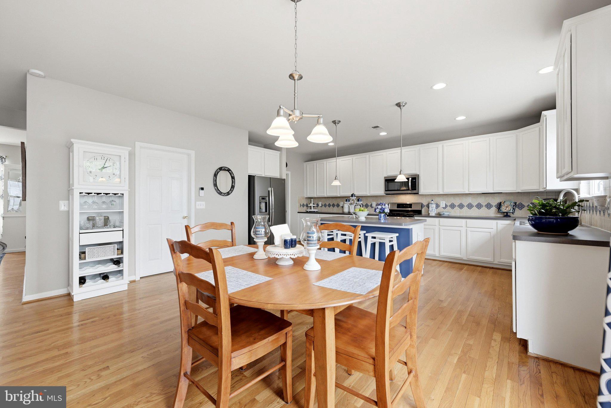 WAKELAND MANOR - Residential