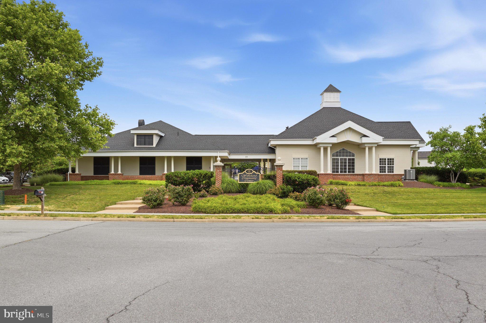WAKELAND MANOR - Residential