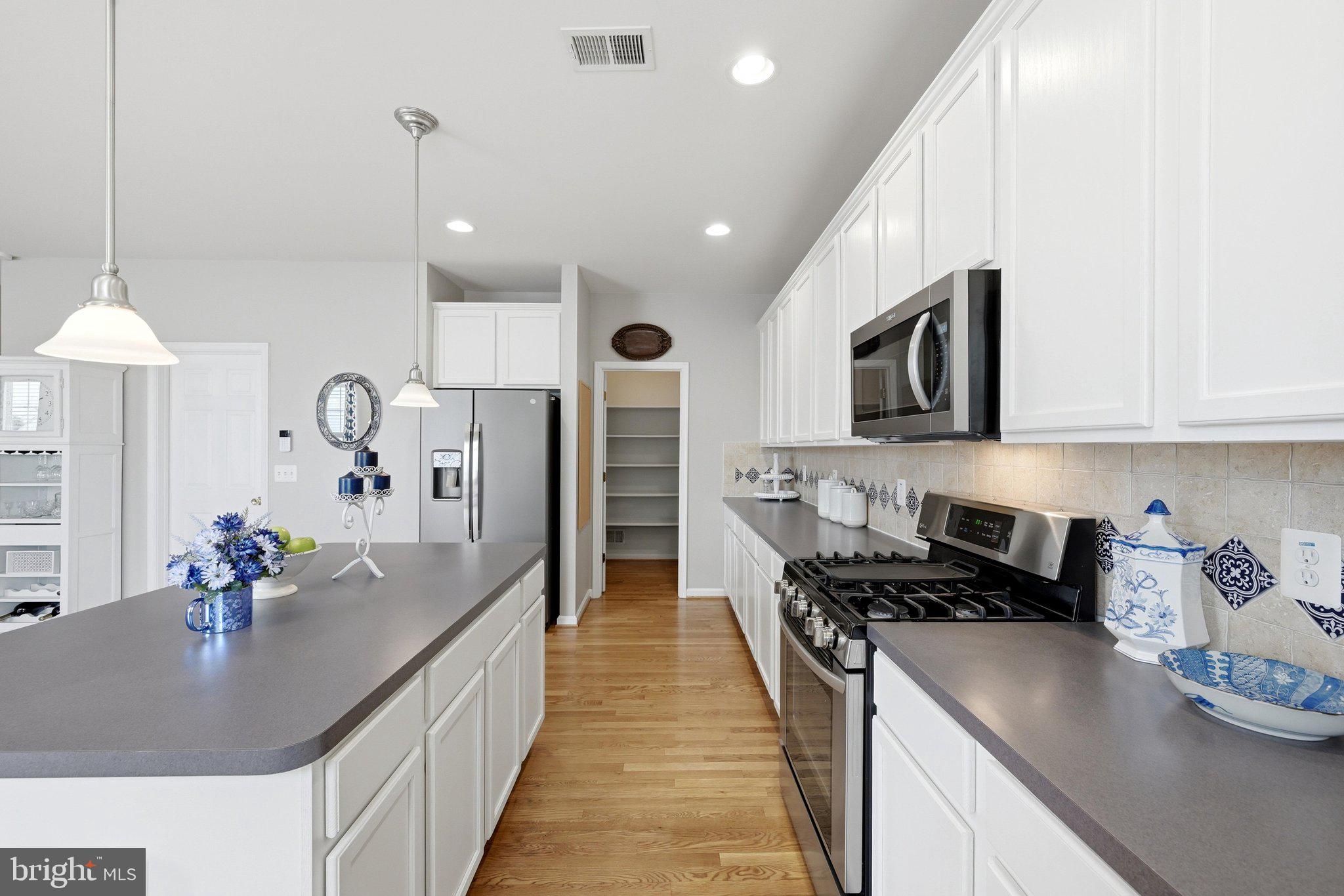 WAKELAND MANOR - Residential