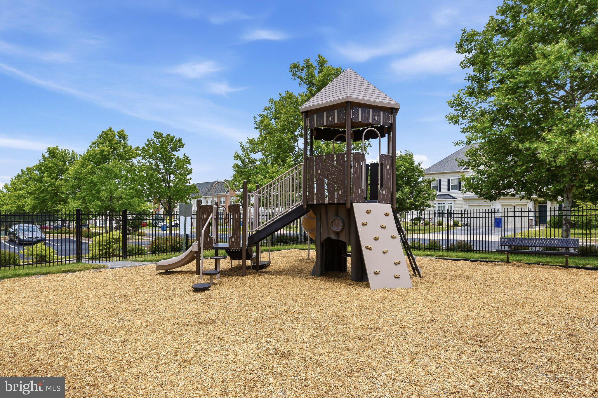 WAKELAND MANOR - Residential