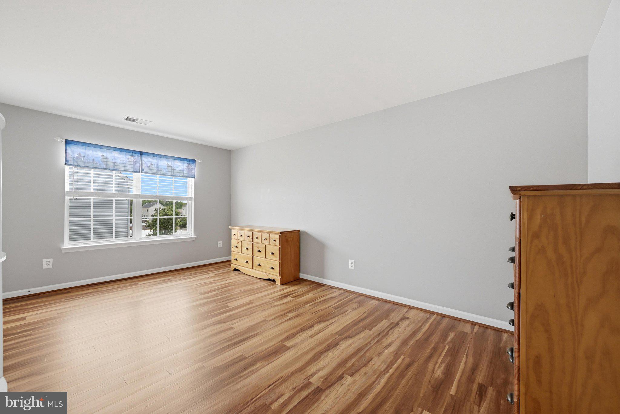 WAKELAND MANOR - Residential
