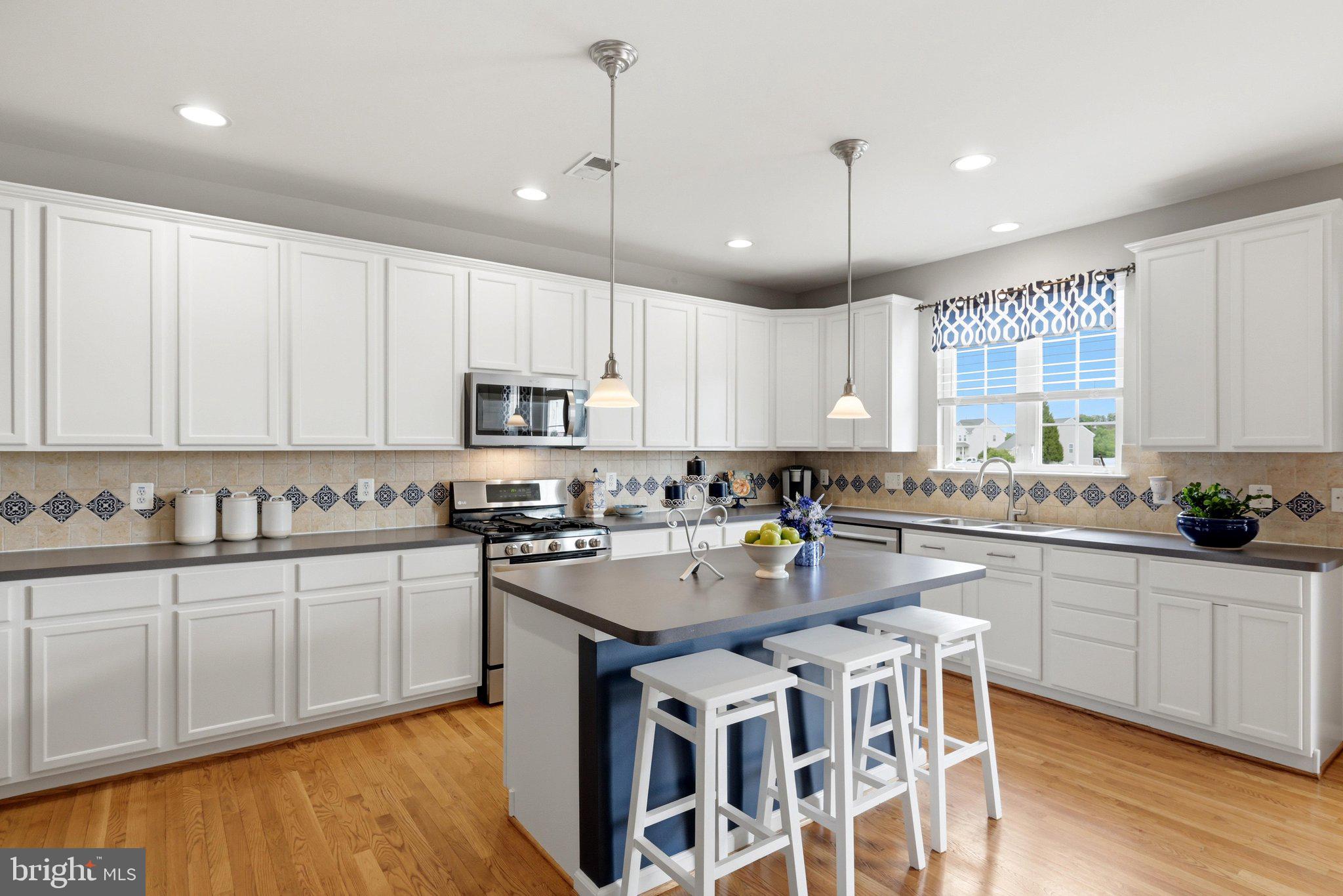 WAKELAND MANOR - Residential