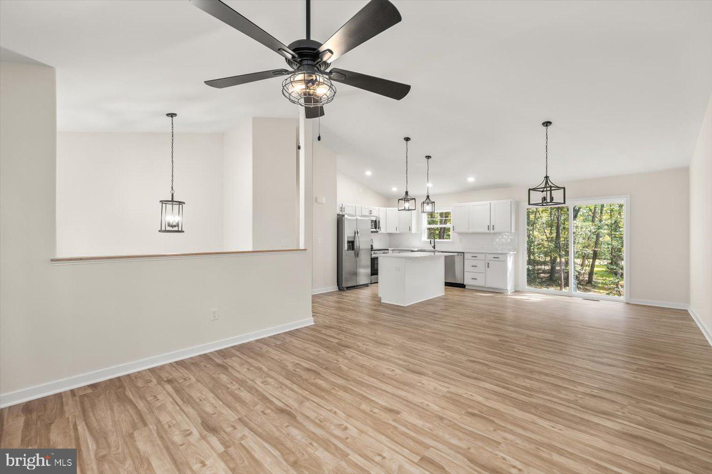 LAKE CAROLINE - Residential