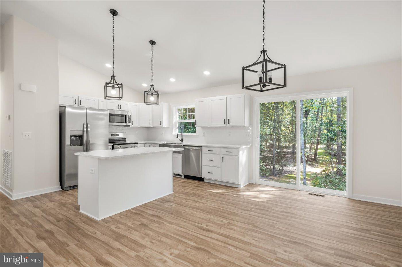 LAKE CAROLINE - Residential