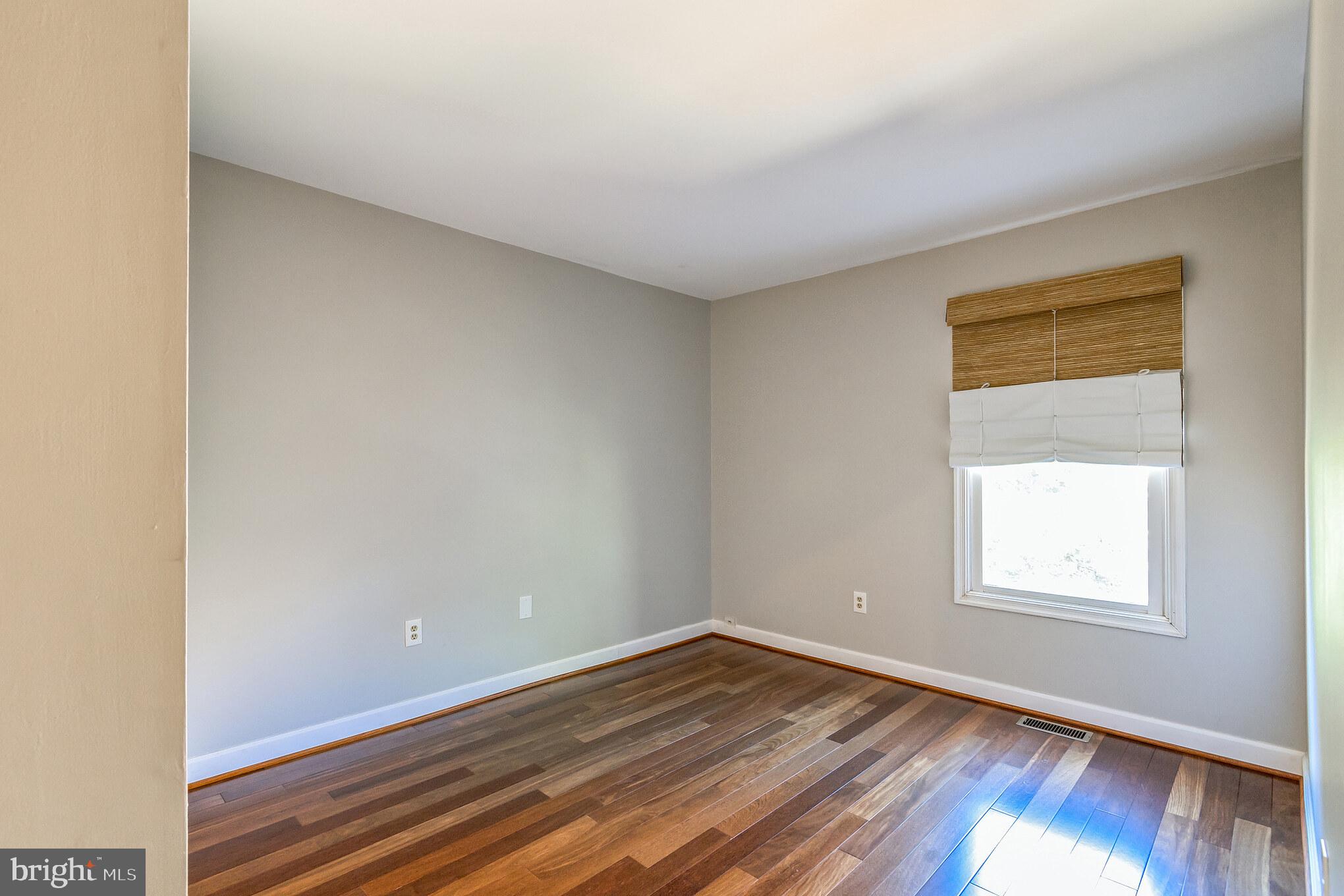 OAKTON VILLAGE - Residential Lease