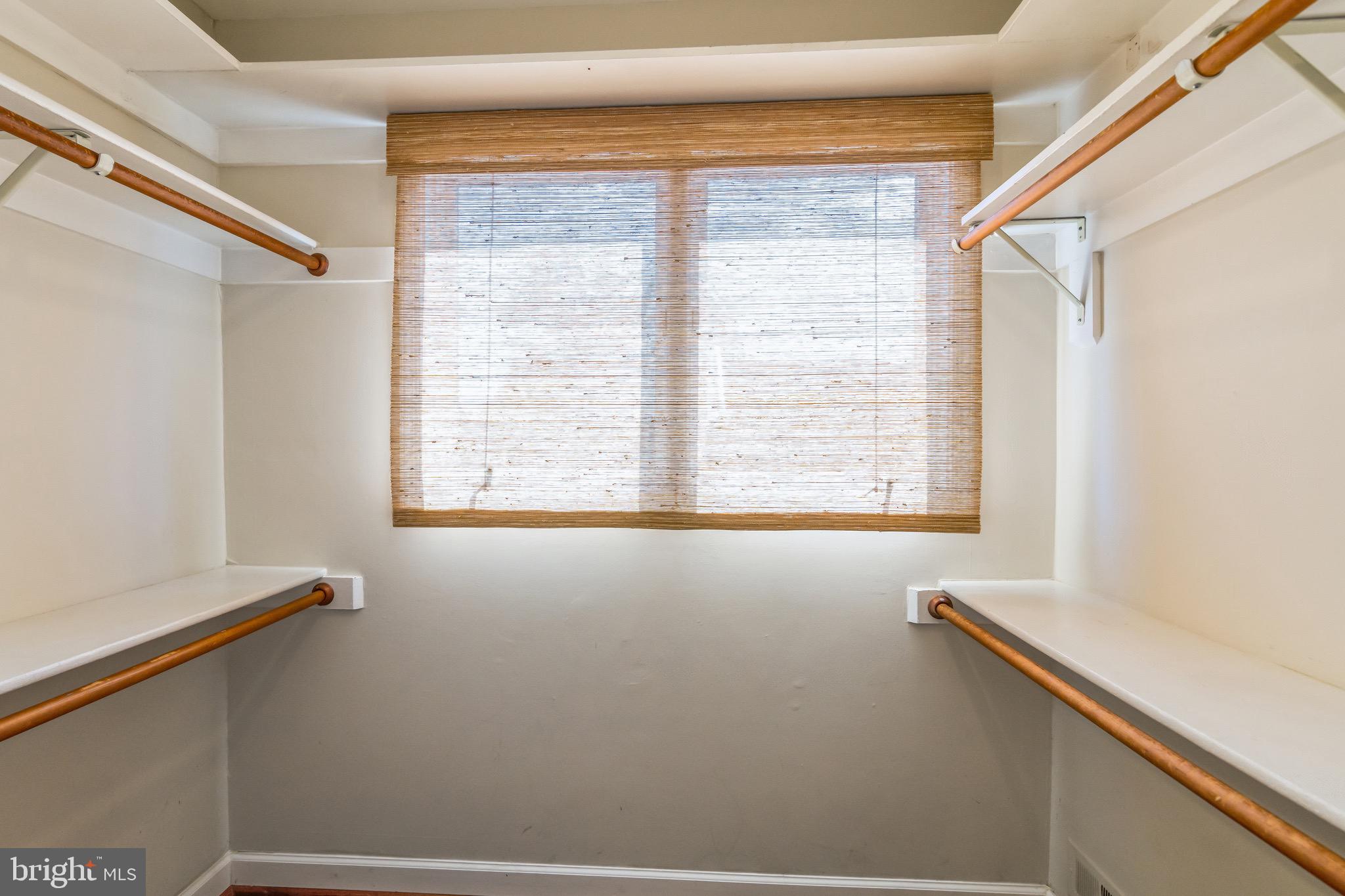 OAKTON VILLAGE - Residential Lease