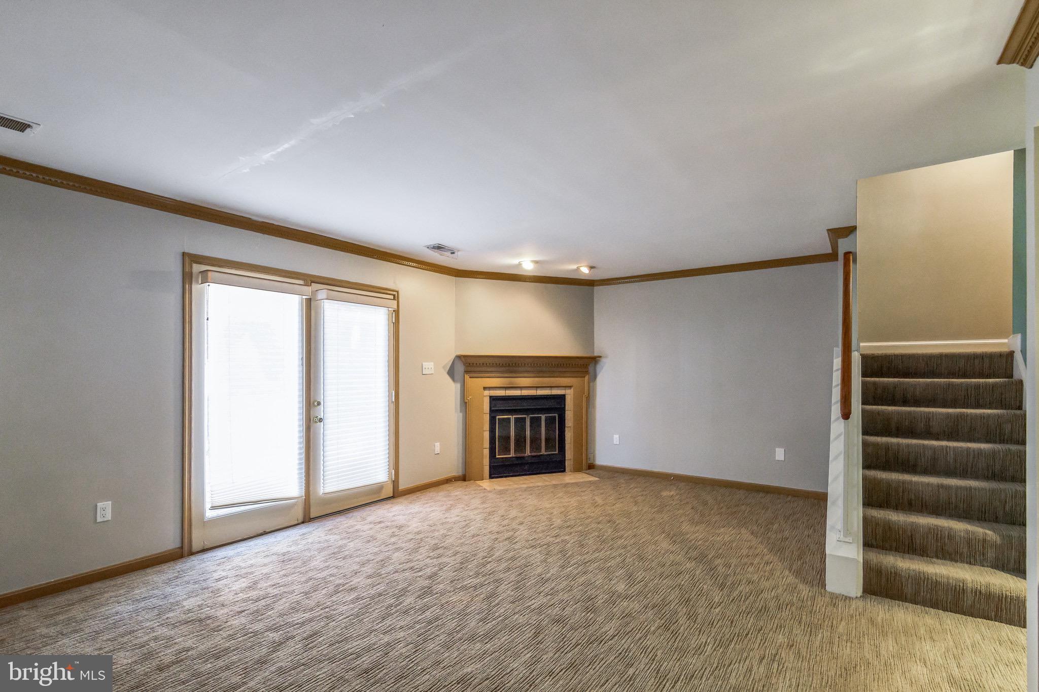 OAKTON VILLAGE - Residential Lease