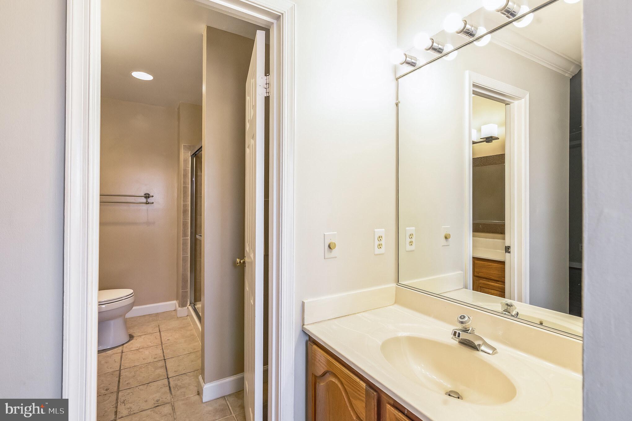 OAKTON VILLAGE - Residential Lease