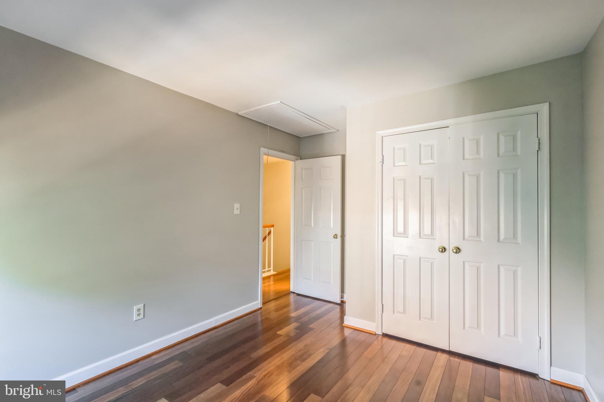 OAKTON VILLAGE - Residential Lease