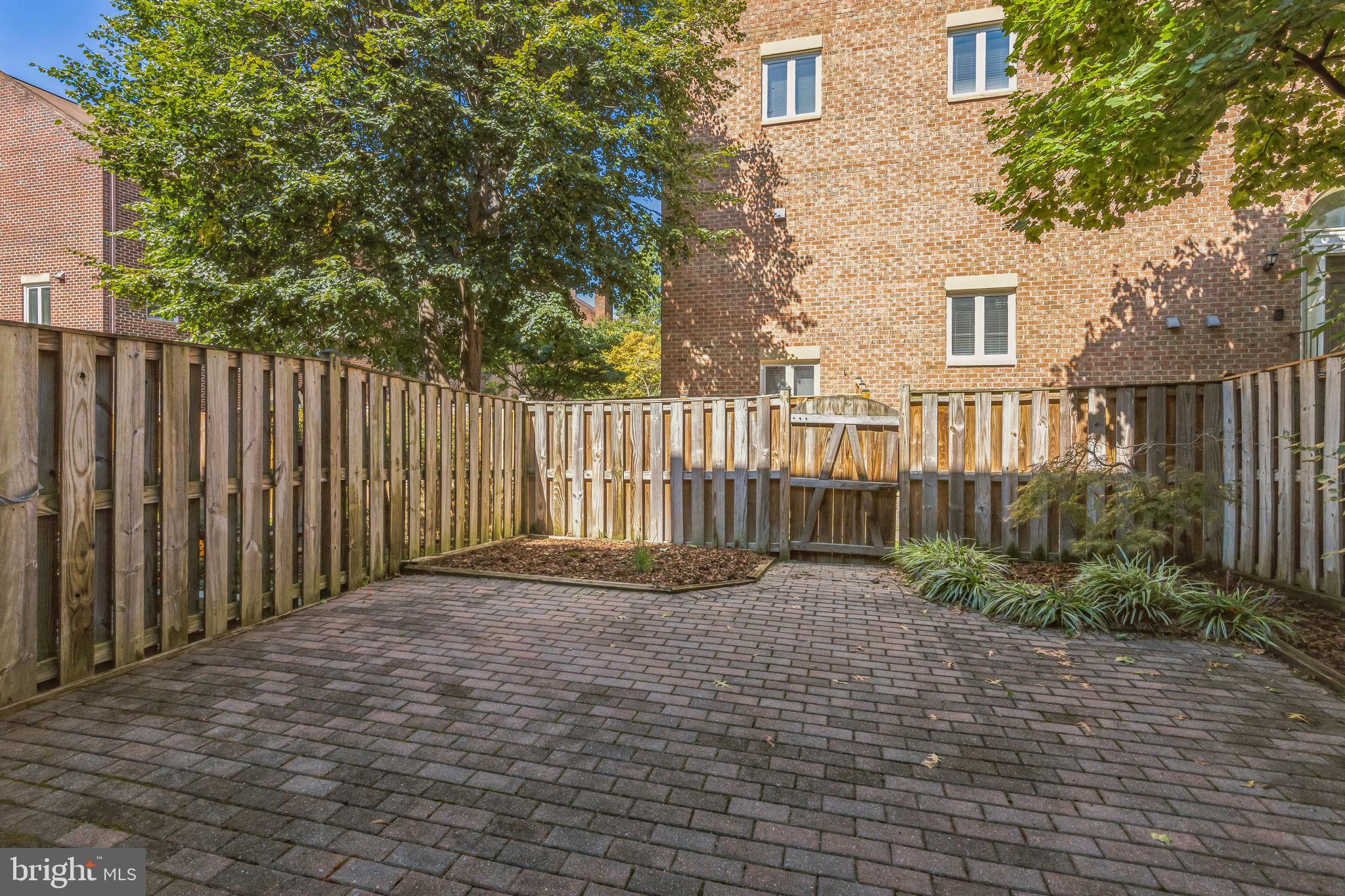 OAKTON VILLAGE - Residential Lease