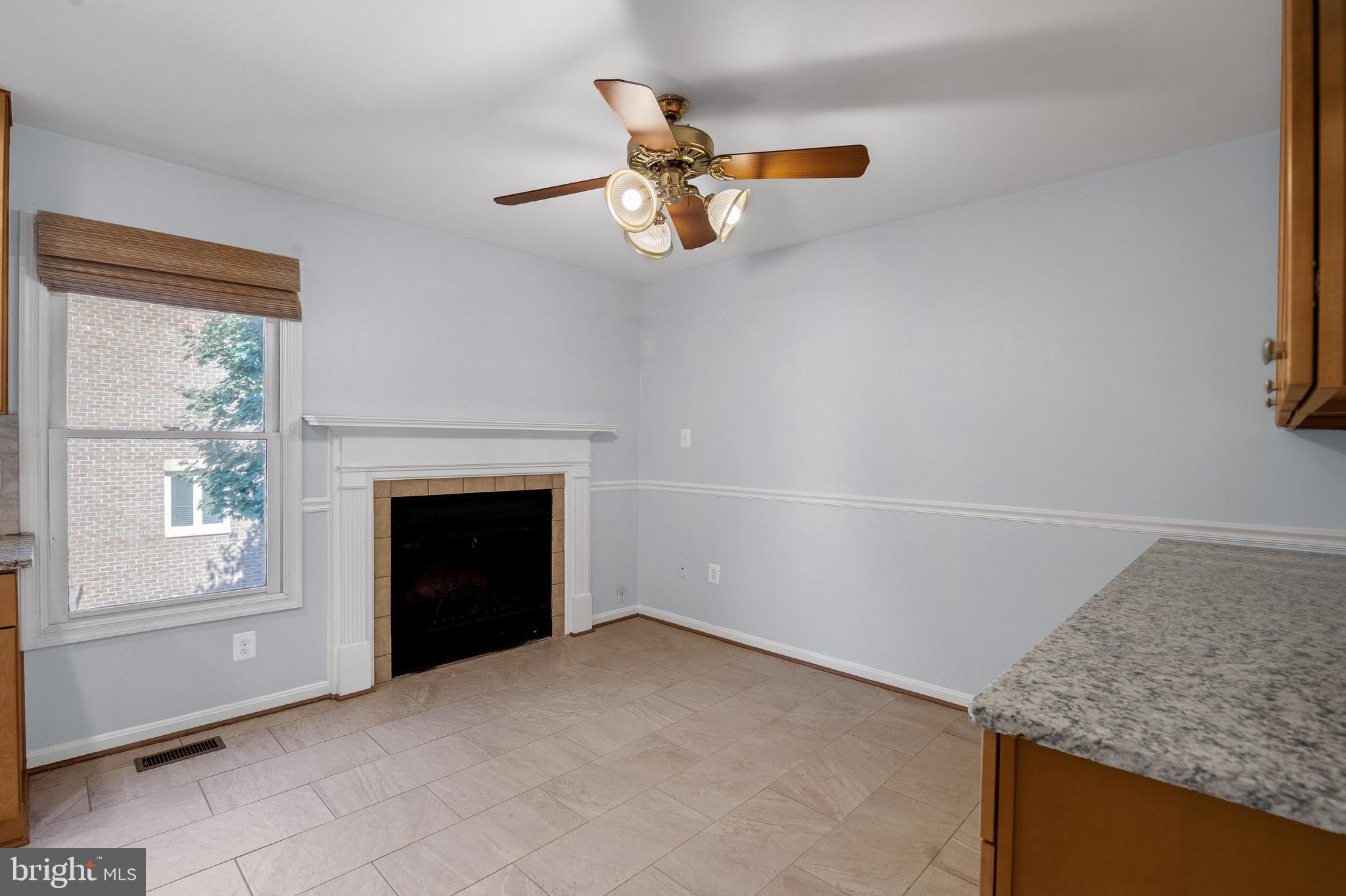 OAKTON VILLAGE - Residential Lease