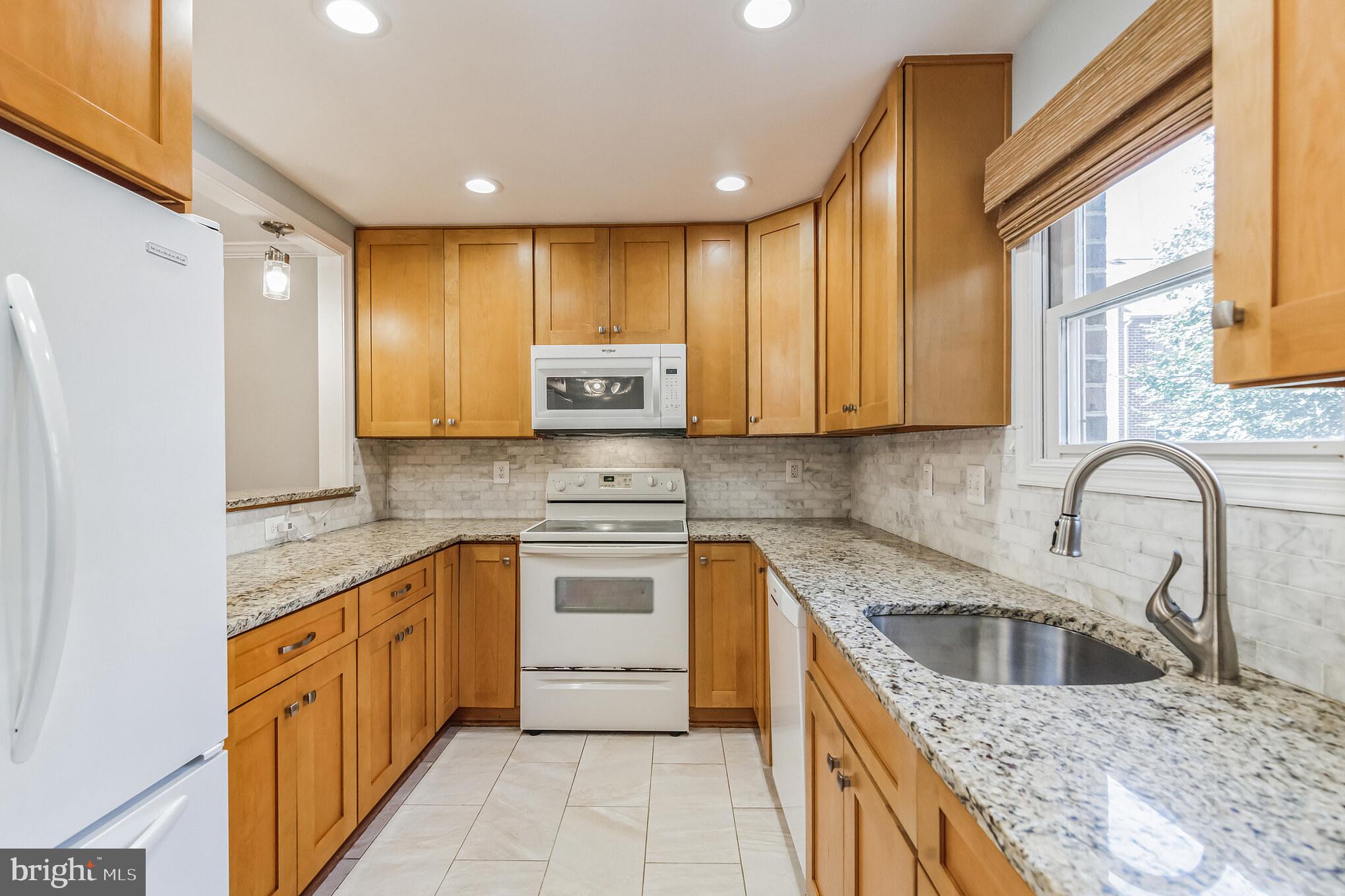 OAKTON VILLAGE - Residential Lease