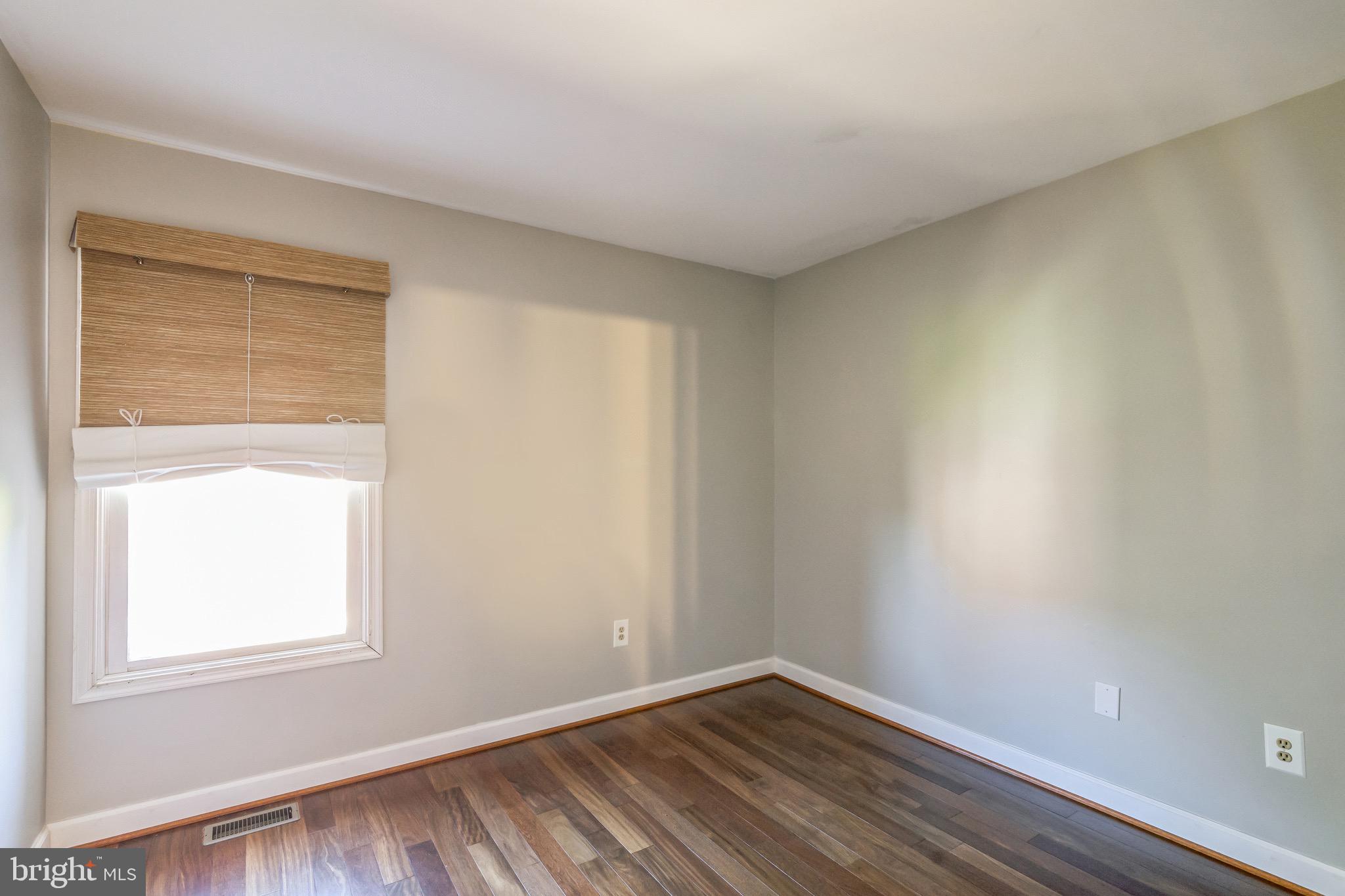 OAKTON VILLAGE - Residential Lease