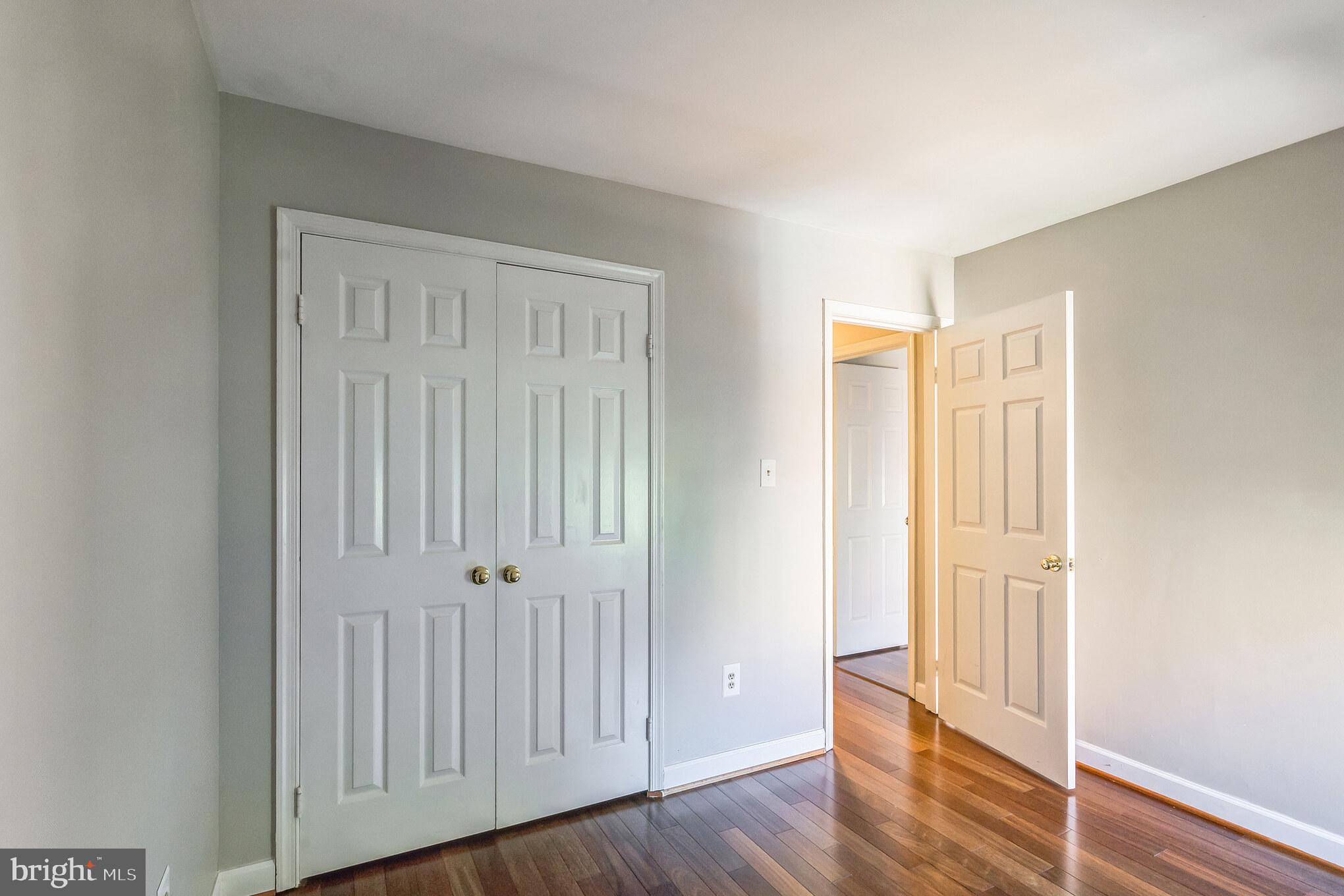 OAKTON VILLAGE - Residential Lease