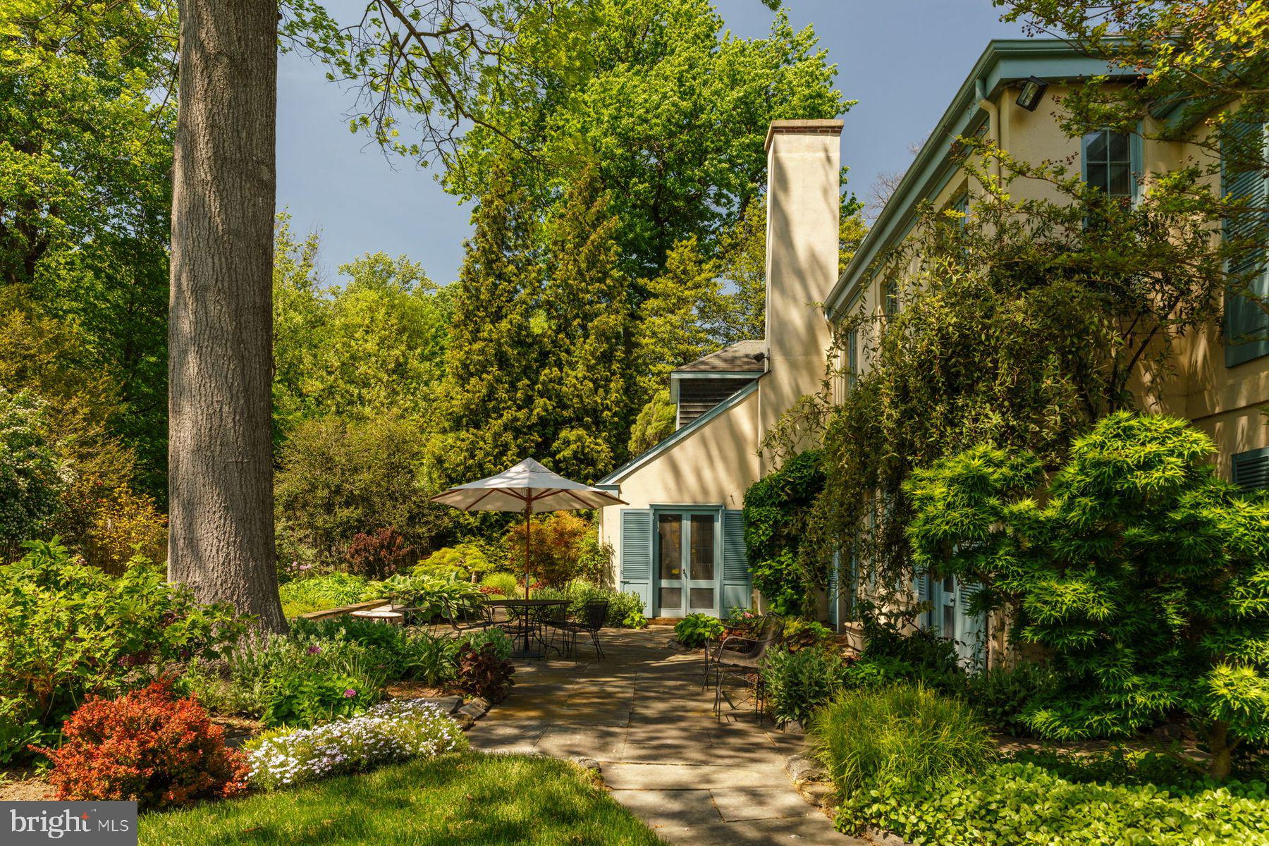 CHESTNUT HILL - Residential