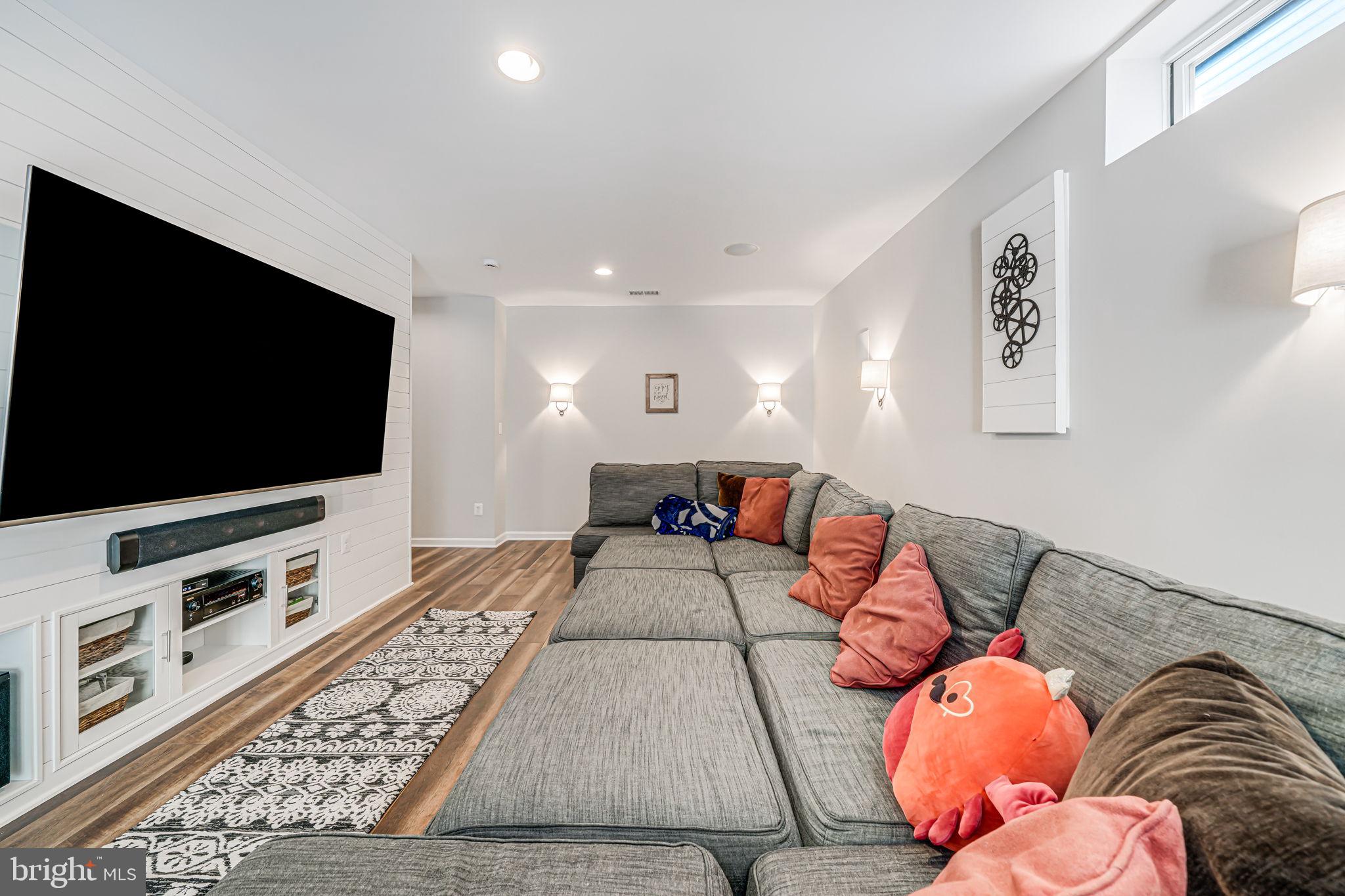 SOUTH RIDING - Residential