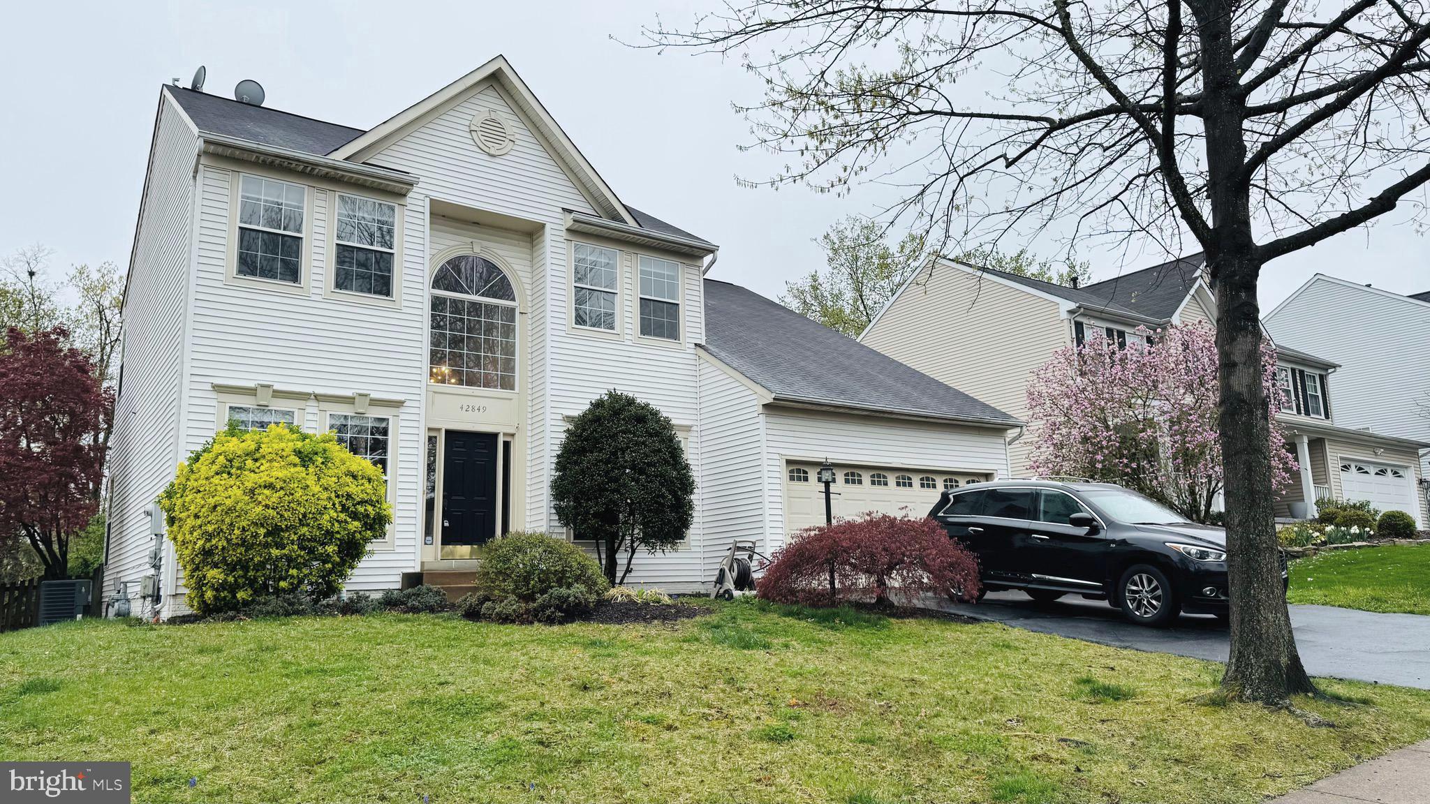 Recently updated and move in ready. 2-car garage detached home in Ashburn Farm. 2-story foyer. Formal living, dining and family rooms, office and a powder room at the main level.  Large open kitchen with center island.  Sliding door opens to rear deck.  Basement has recreational room, a den/hobby room/kid's play area and a full bath. Upgraded cabinets and vanities in bathrooms.  Modern light fixtures in most rooms.  Master bedroom has two separate walk-in-closets.  Master bath features a large soaking tub, a separate shower and dual vanities.  Spacious flat fenced-in rear yard.  Back to trees and common area. Near Giant, Walgreen, Wegman, Tennis courts and tot lot.