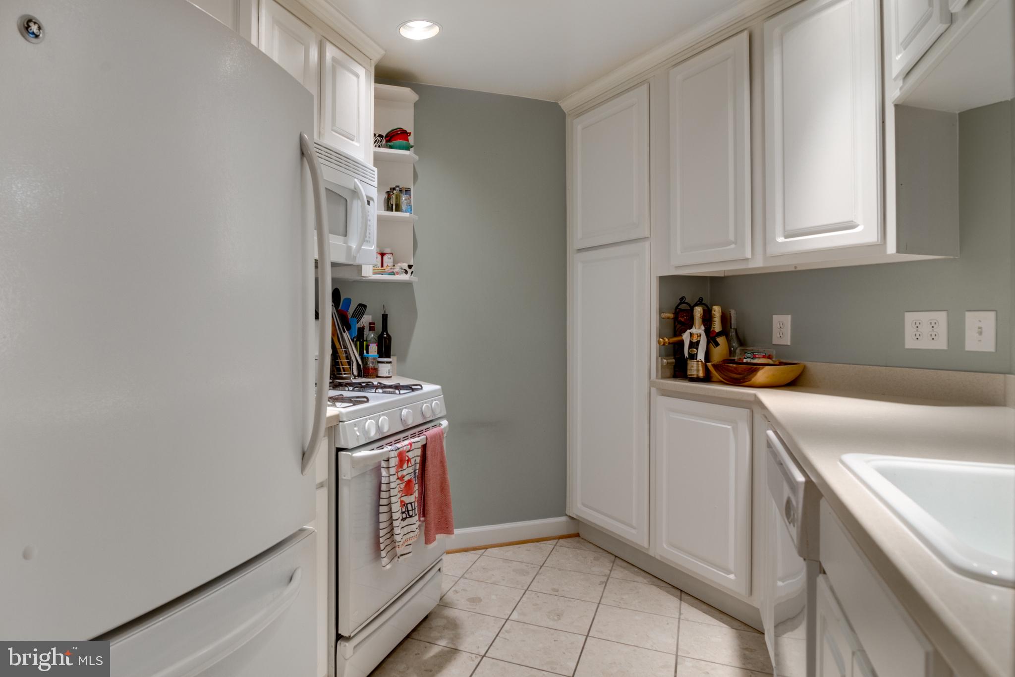 VIRGINIA SQUARE - Residential Lease