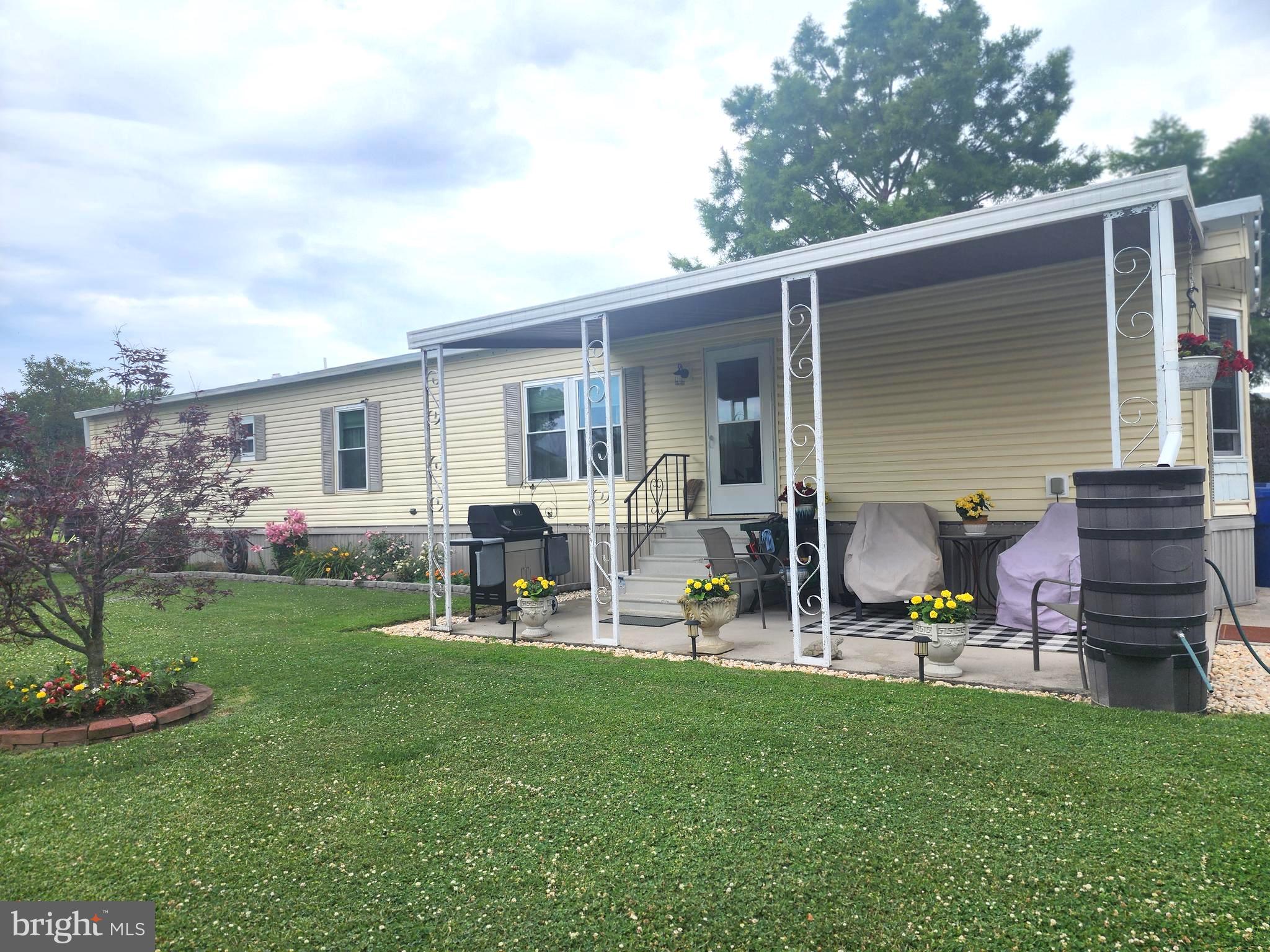 Gorgeous, inviting one-level home on a wonderful spot in Lincoln Estates. Away from traffic, yet easily accessible from the main road. All windows have been replaced, kitchen and bathroom have been beautifully updated.  Additional updates: Heat Pump/ AC, gutters, back deck screens, 50 GALLON water heater, and more. Move-in condition!
Located just minutes from downtown Gettysburg and close to all the amenities Gettysburg has to offer. Schedule your private tour today.