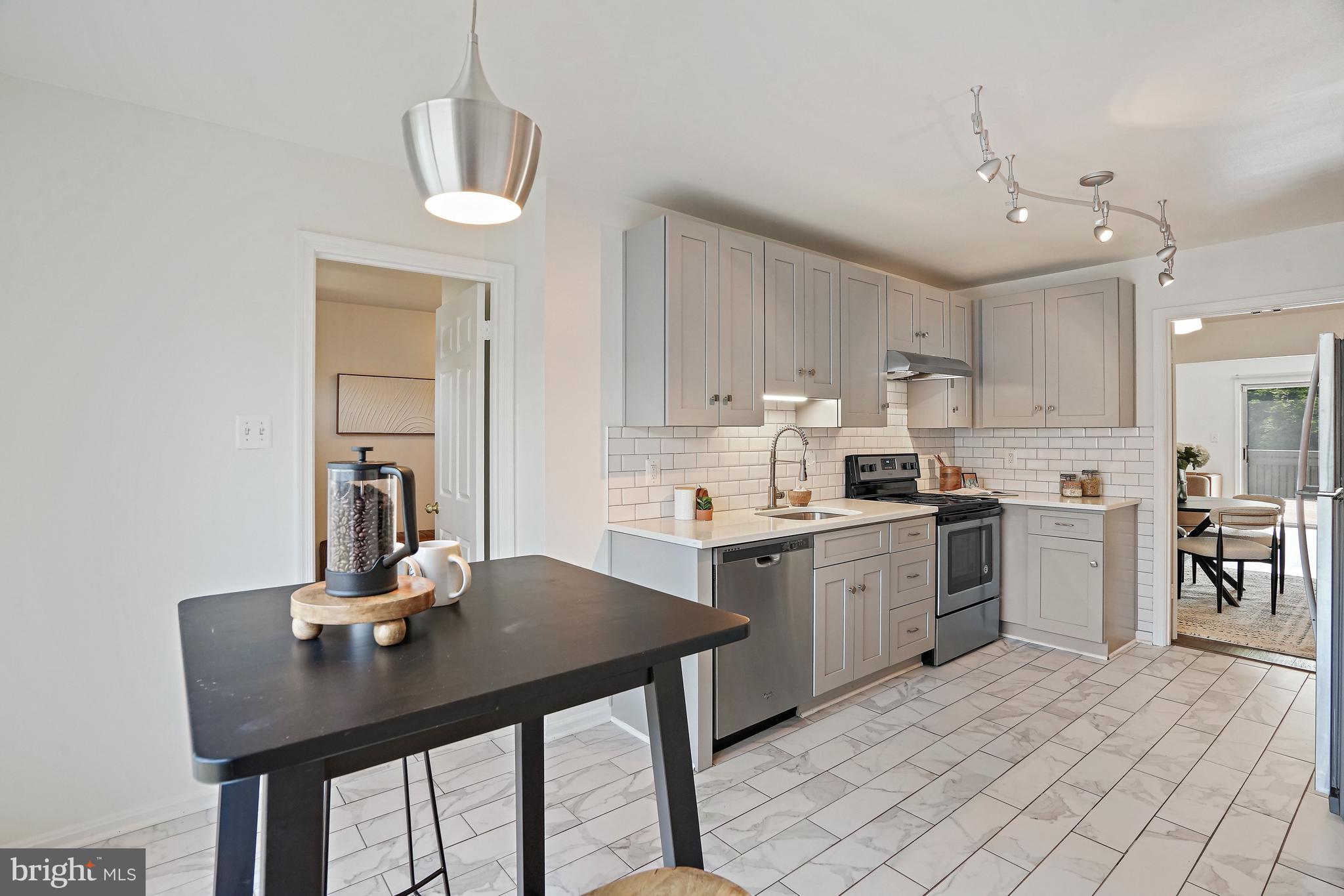 FAIRWAY ISLAND - Residential