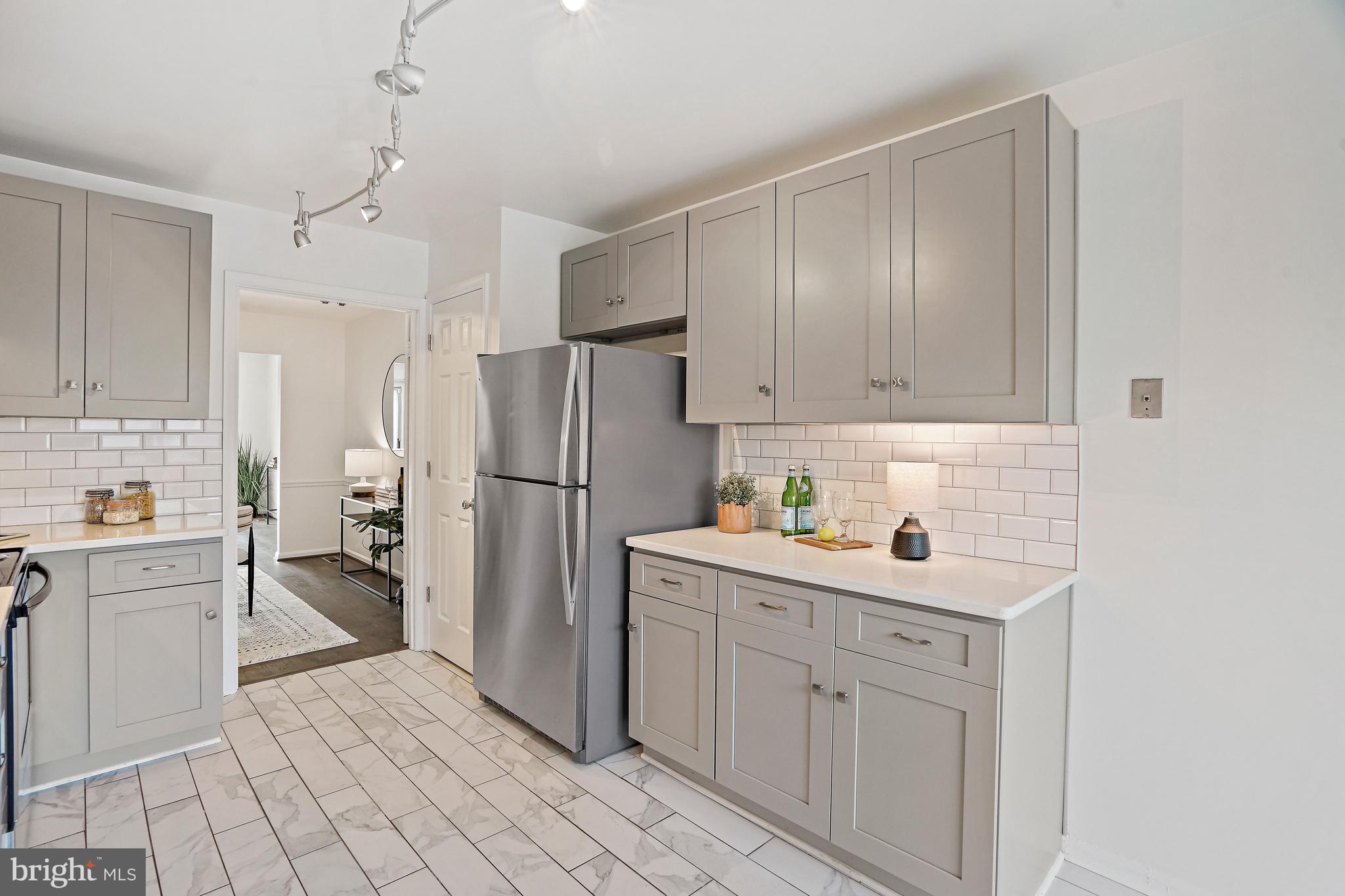FAIRWAY ISLAND - Residential