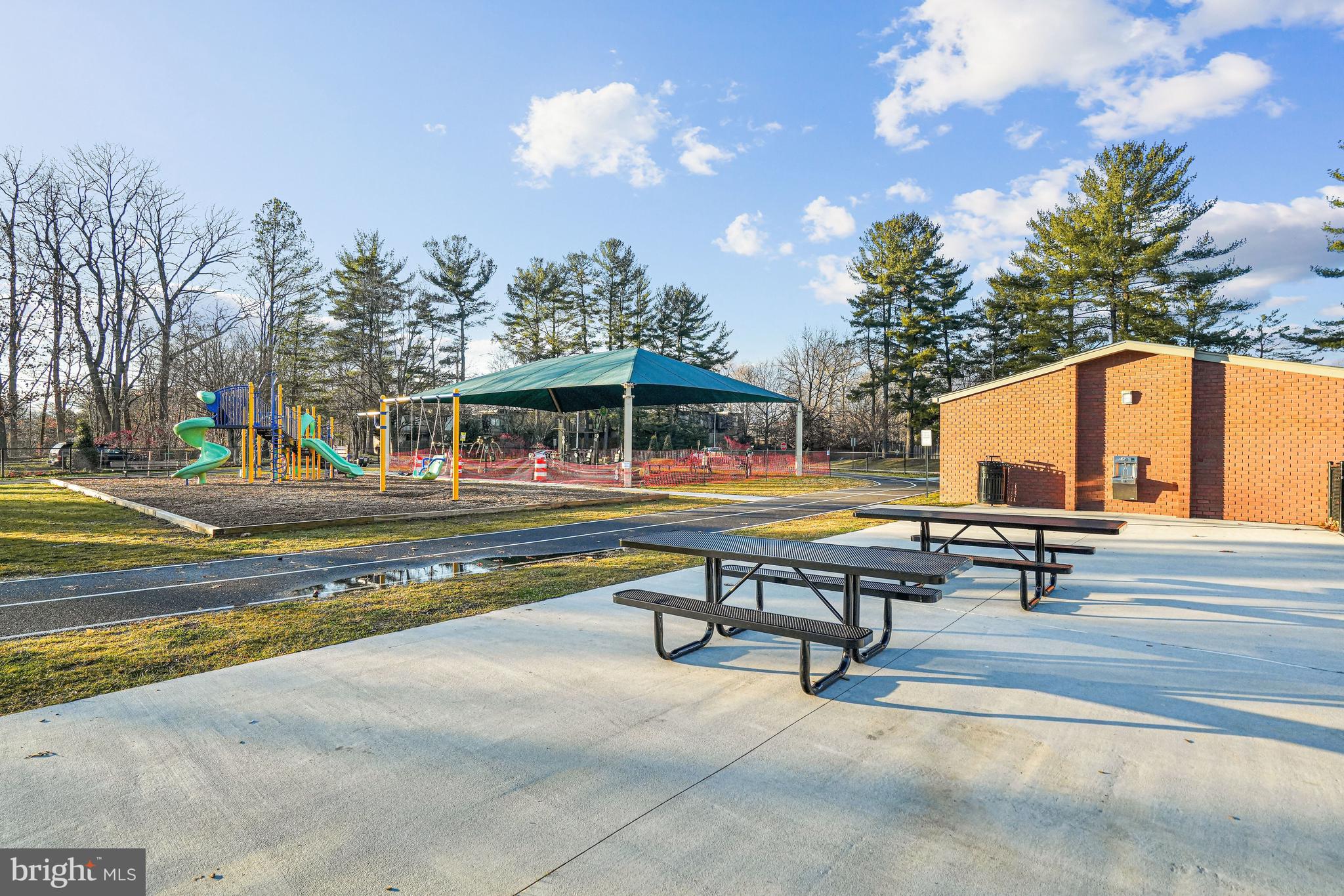 FAIRWAY ISLAND - Residential