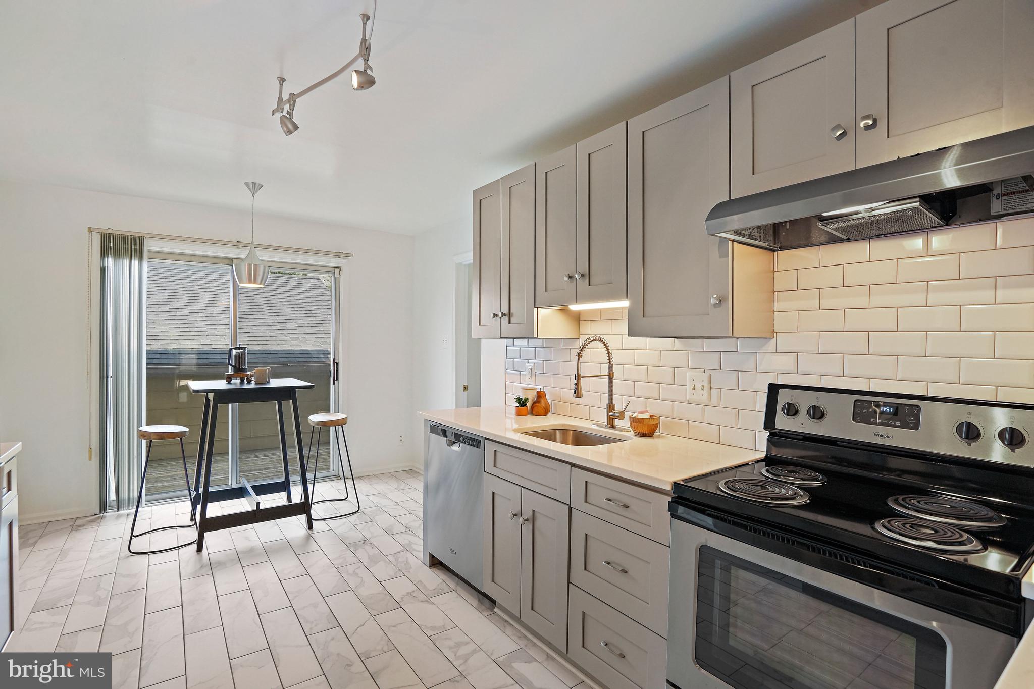 FAIRWAY ISLAND - Residential