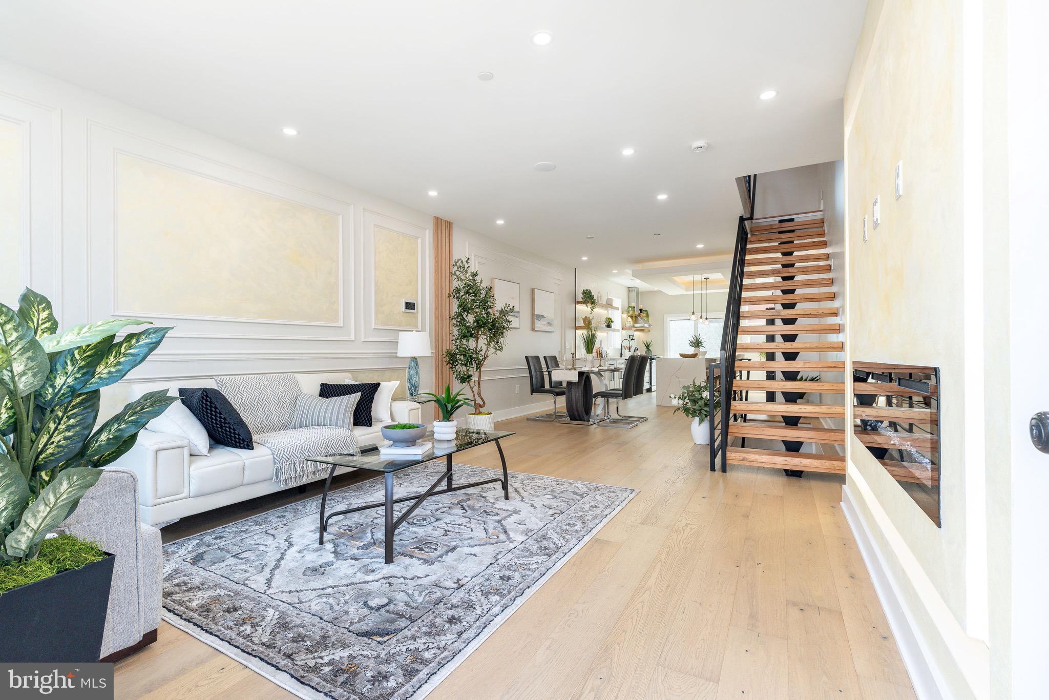 EAST KENSINGTON - Residential