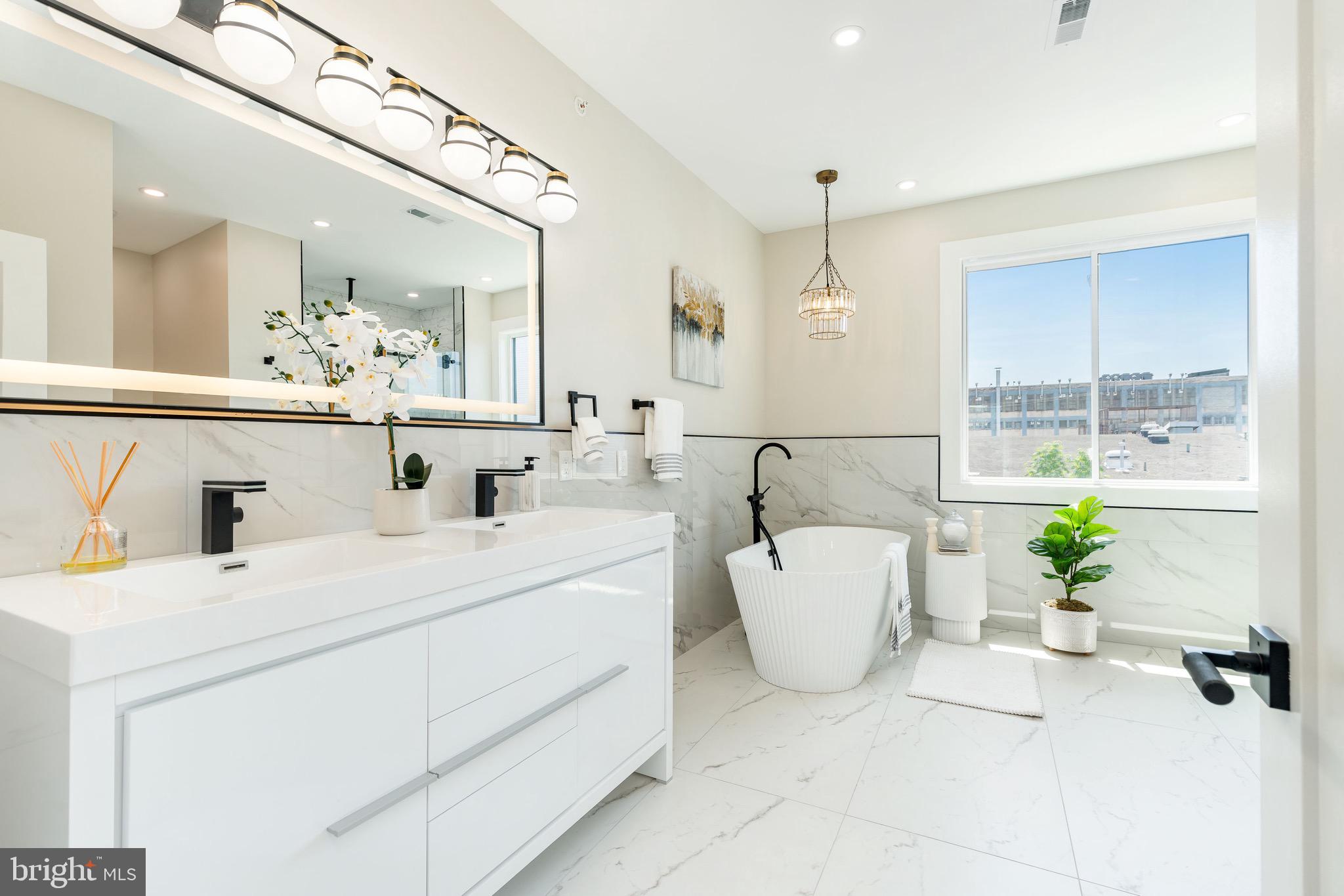 EAST KENSINGTON - Residential