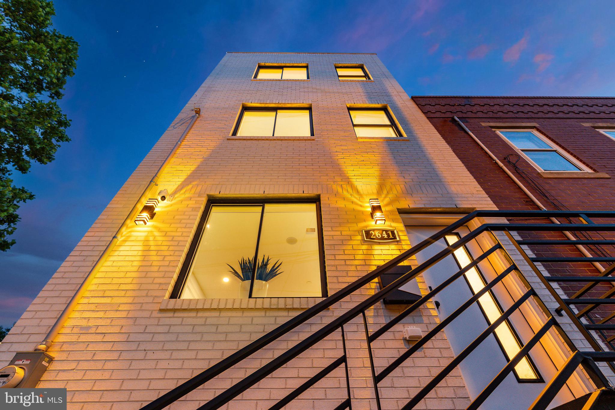 EAST KENSINGTON - Residential