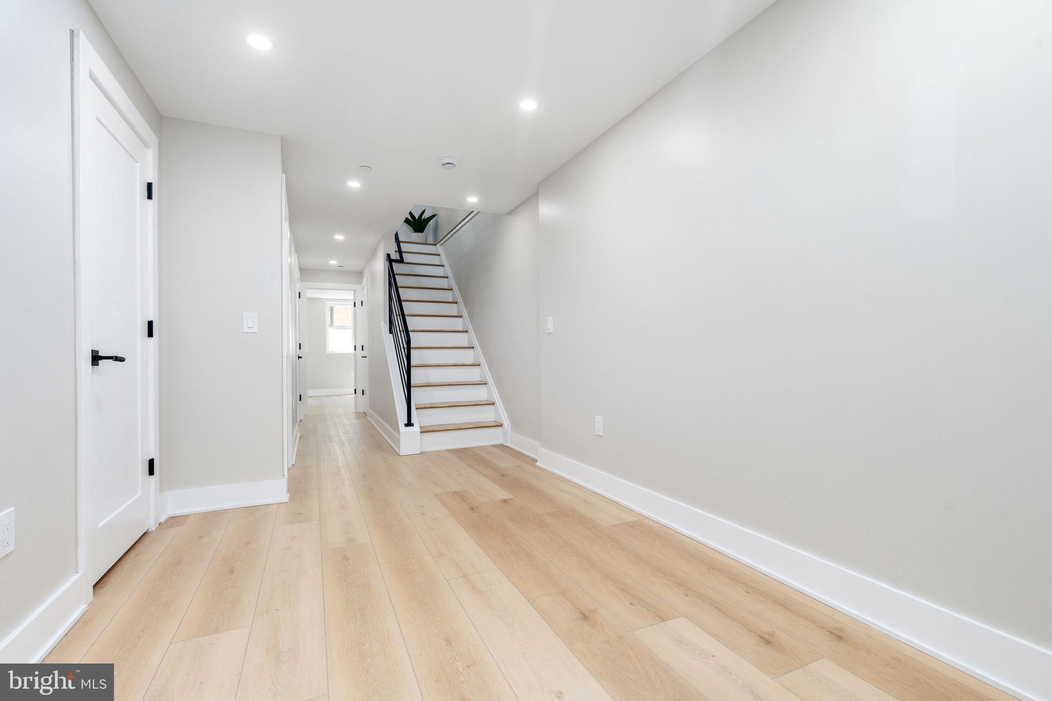 EAST KENSINGTON - Residential