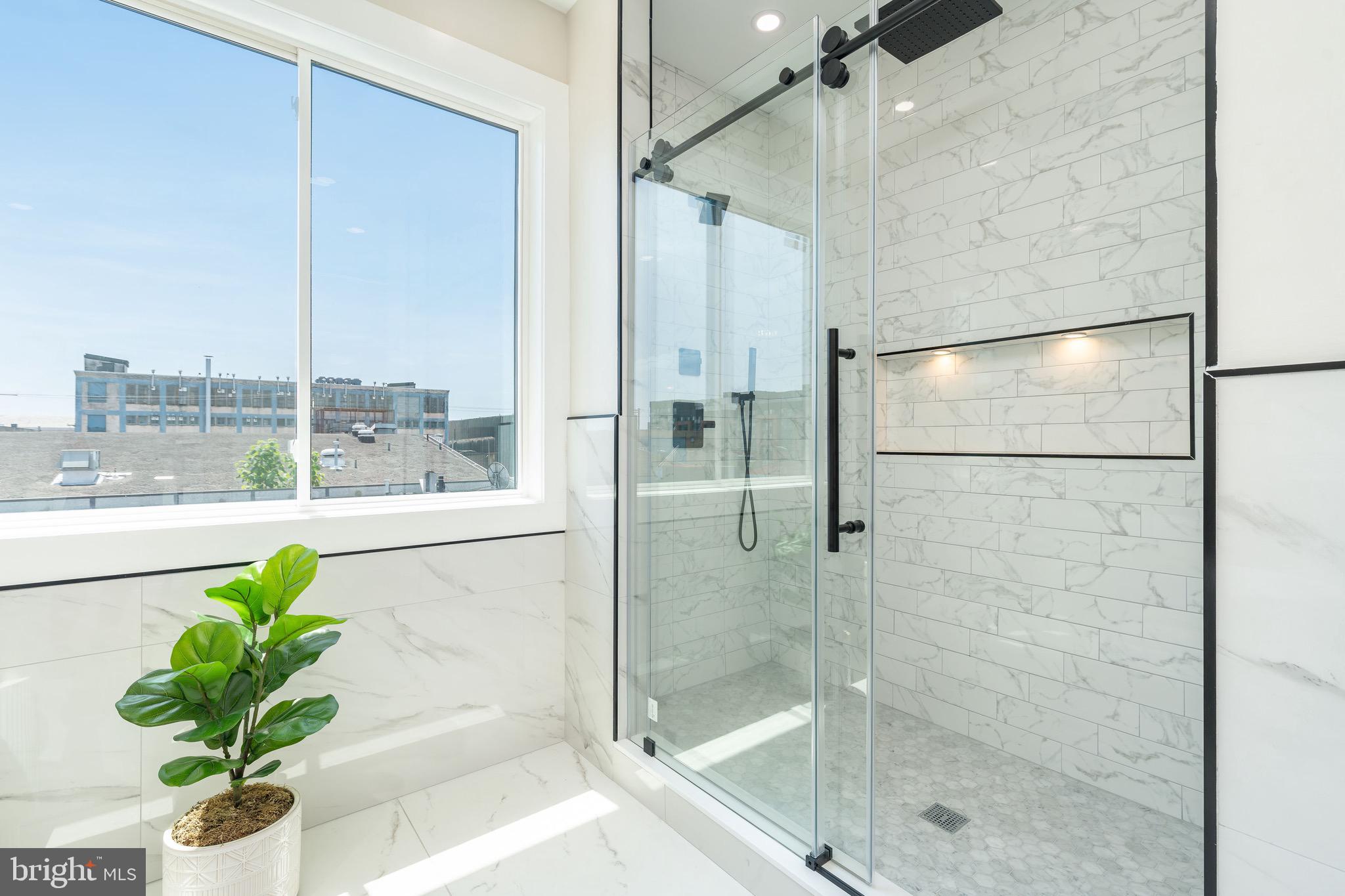 EAST KENSINGTON - Residential