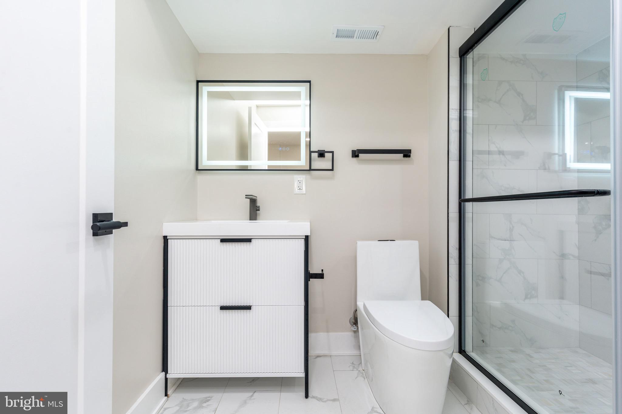 EAST KENSINGTON - Residential