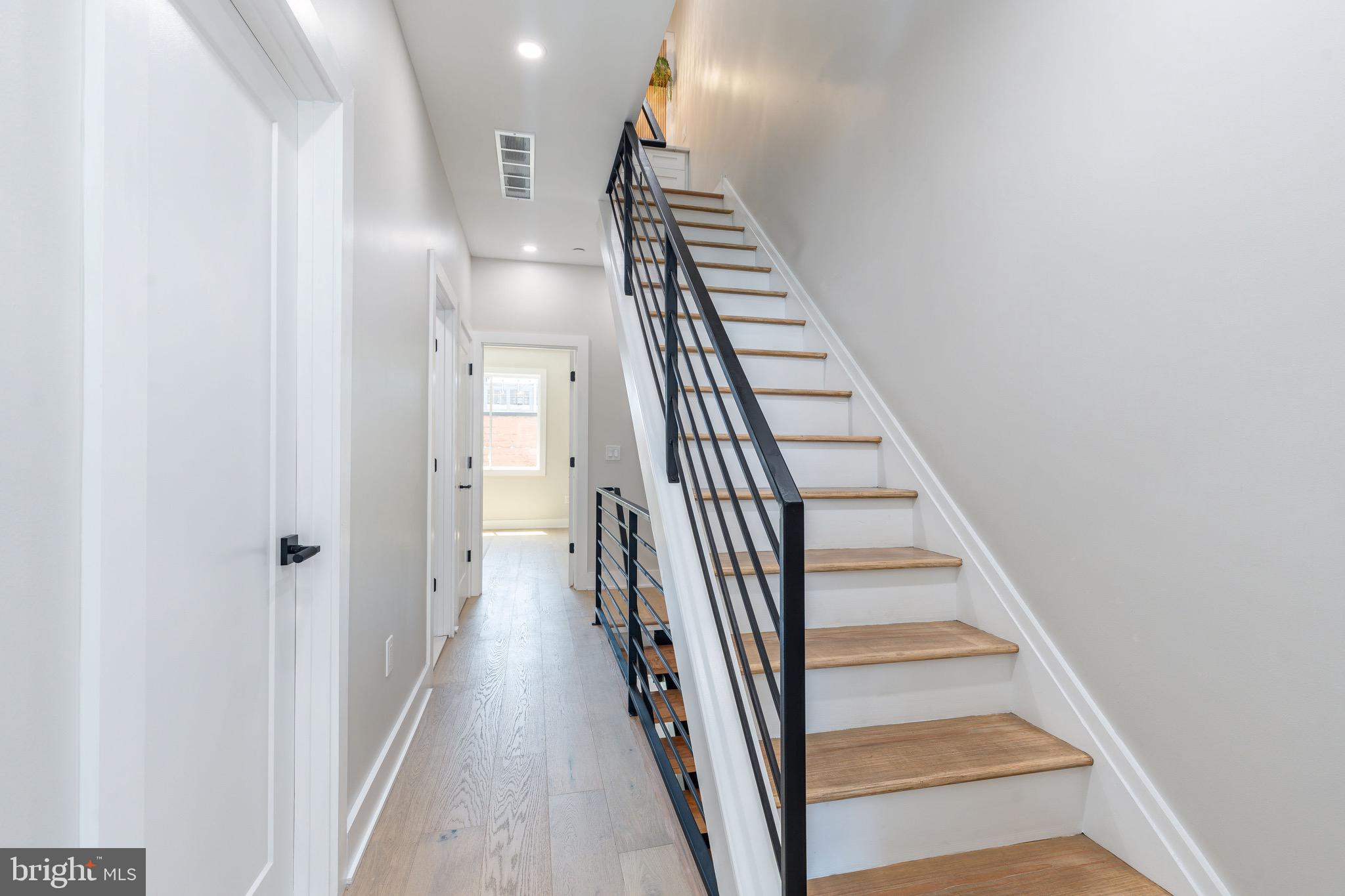 EAST KENSINGTON - Residential